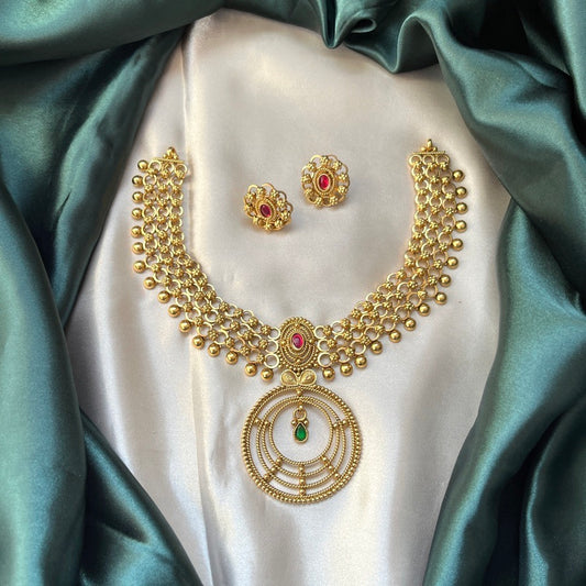 Gold look alike necklace set with matching earrings – traditional bridal imitation jewelry,Traditional gold tone necklace set – imitation kundan jewelry for festive and bridal wear