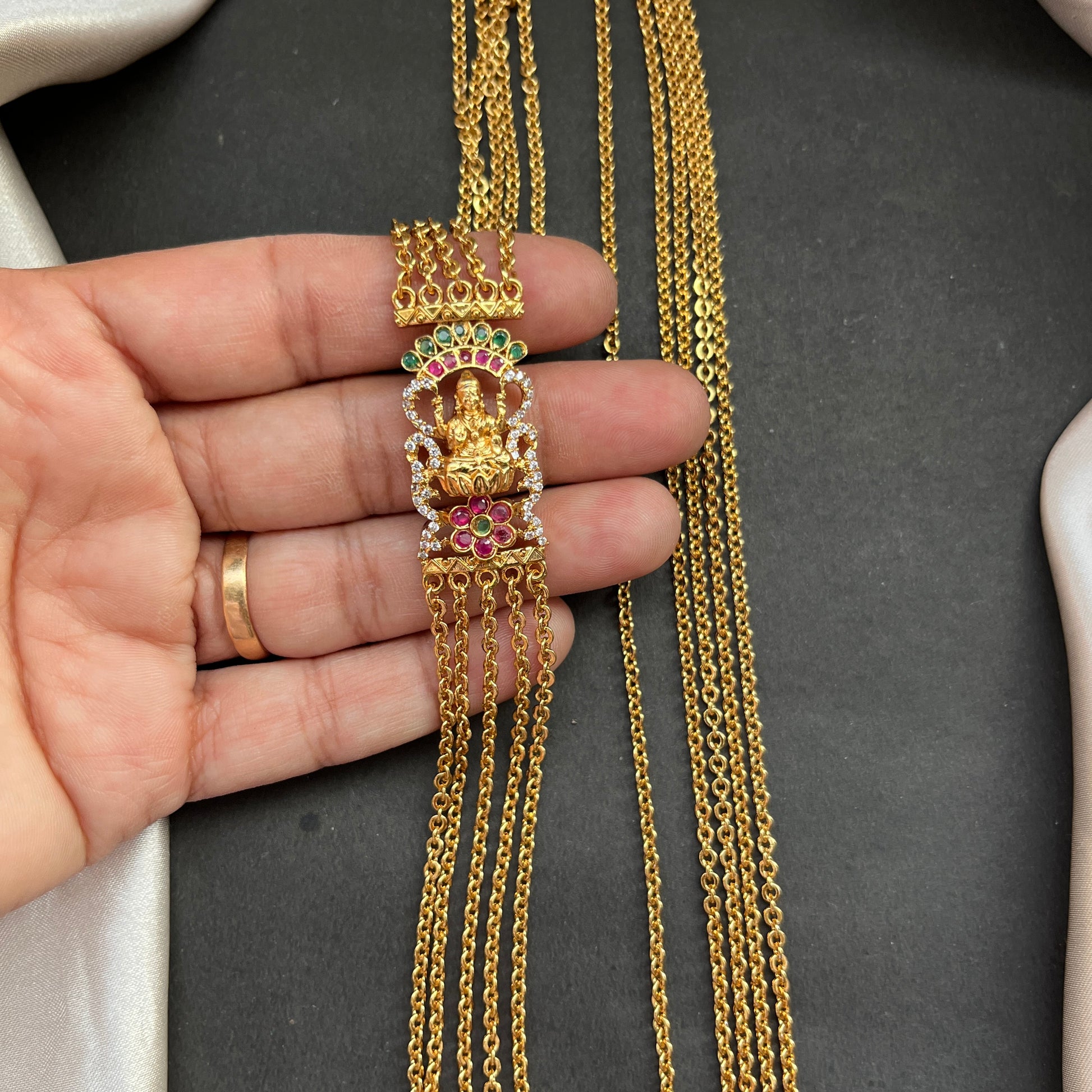 Gold look alike necklace set with matching earrings – traditional bridal imitation jewelry,Traditional gold tone necklace set – imitation kundan jewelry for festive and bridal wear