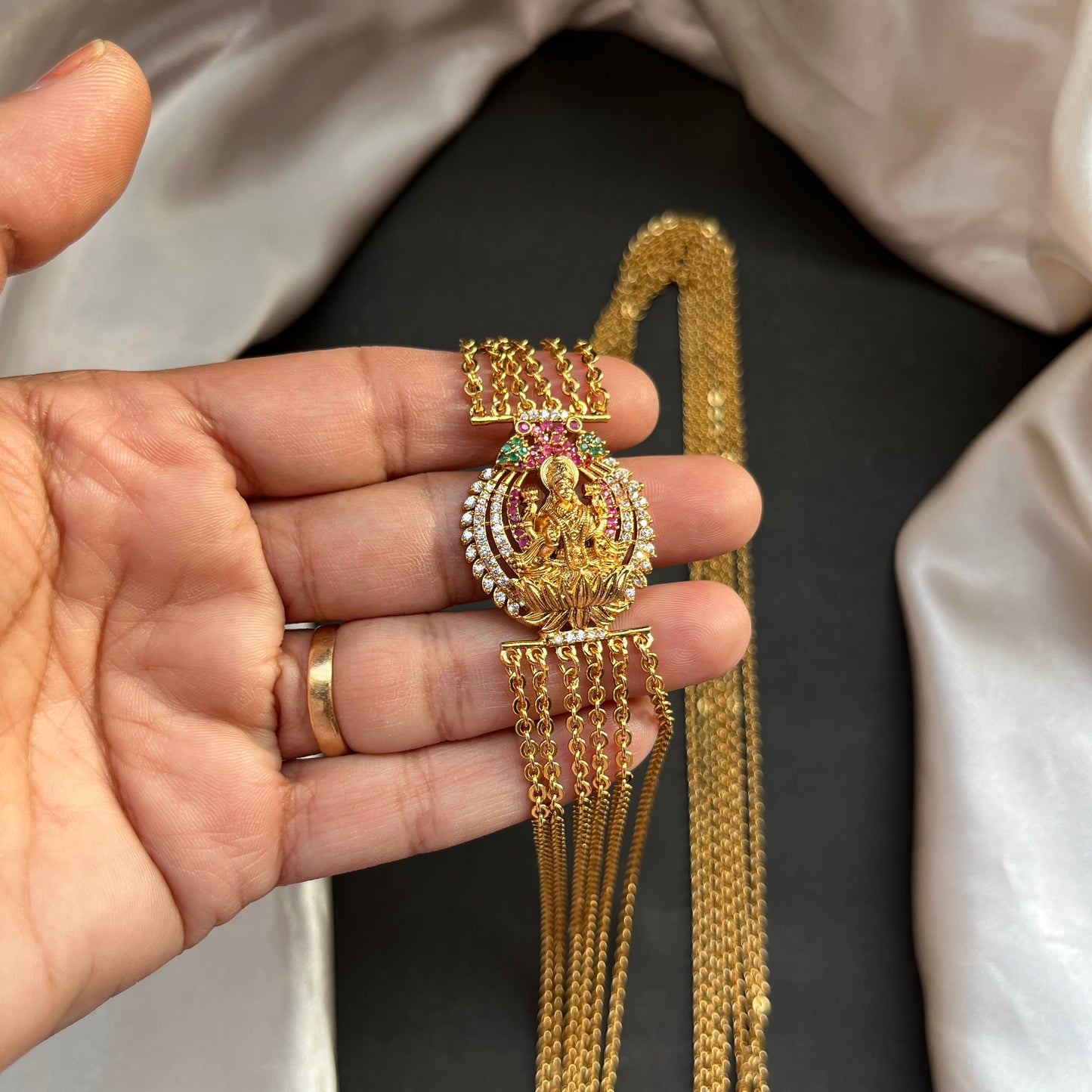 Gold look alike necklace set with matching earrings – traditional bridal imitation jewelry,Traditional gold tone necklace set – imitation kundan jewelry for festive and