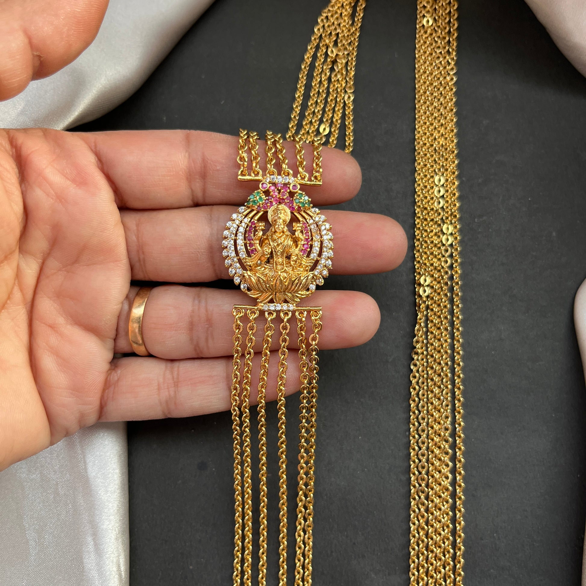 Gold look alike necklace set with matching earrings – traditional bridal imitation jewelry,Traditional gold tone necklace set – imitation kundan jewelry for festive and