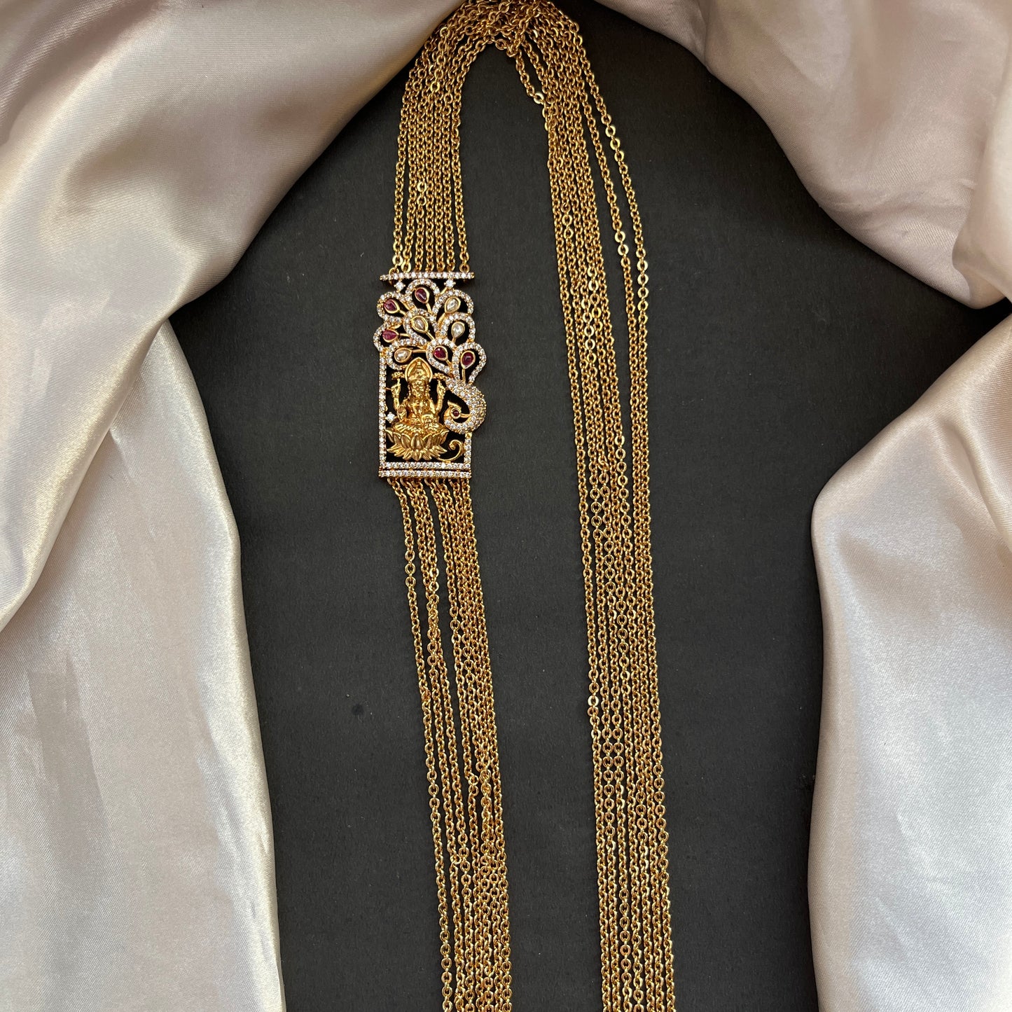 Gold look alike necklace set with matching earrings – traditional bridal imitation jewelry,Traditional gold tone necklace set – imitation kundan jewelry for festive and