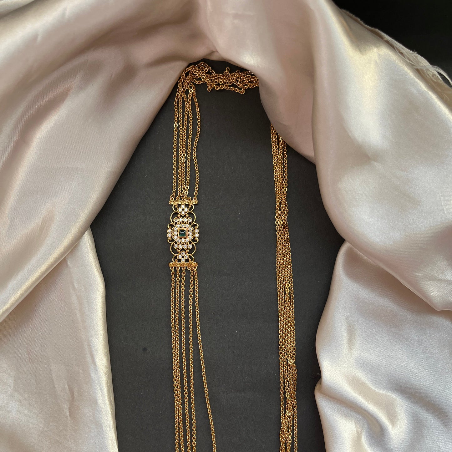 Gold look alike necklace set with matching earrings – traditional bridal imitation jewelry,Traditional gold tone necklace set – imitation kundan jewelry for festive and bridal wear