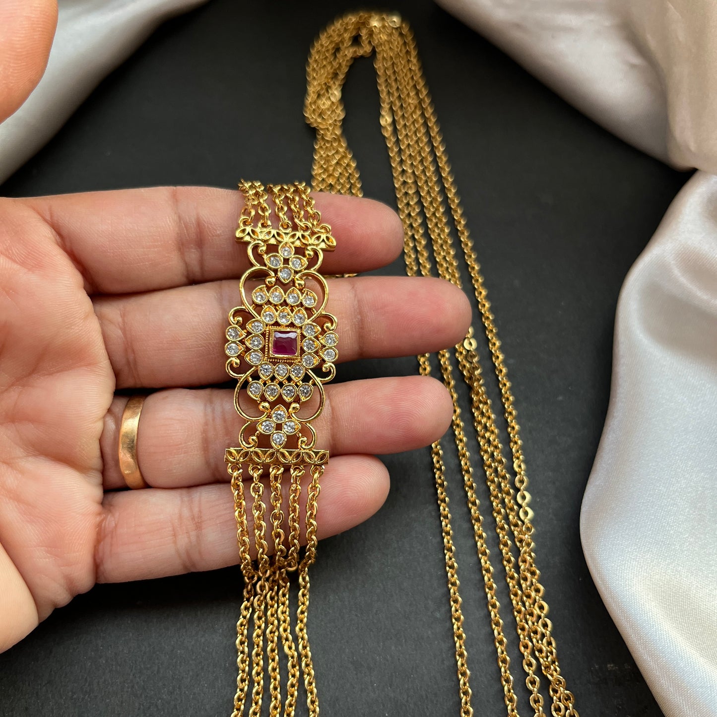 Gold look alike necklace set with matching earrings – traditional bridal imitation jewelry,Traditional gold tone necklace set – imitation kundan jewelry for festive and bridal wear