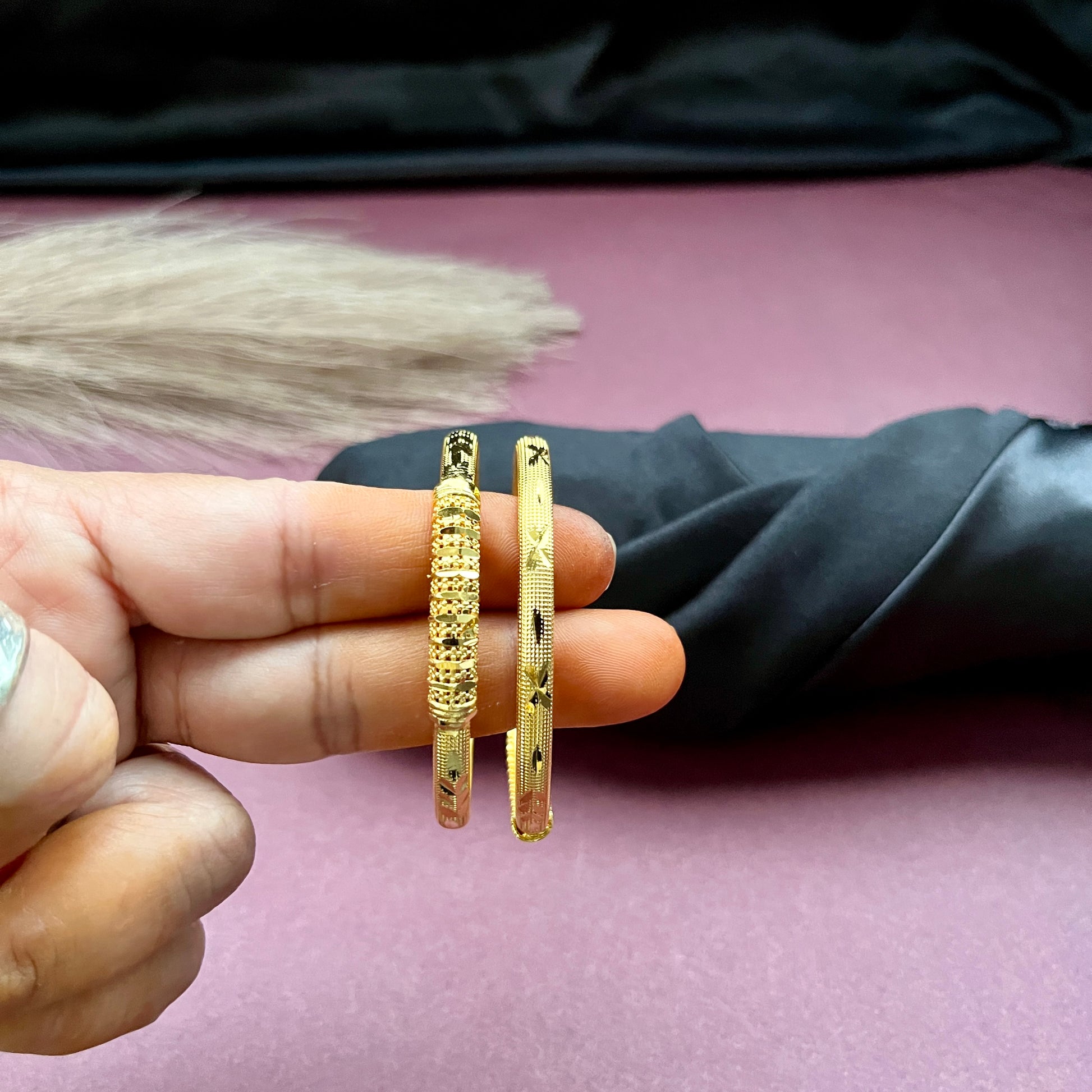 
Gold look alike,Imitation jewelry,Bridal / party wear,Openable / antique / temple design,Artificial bangles