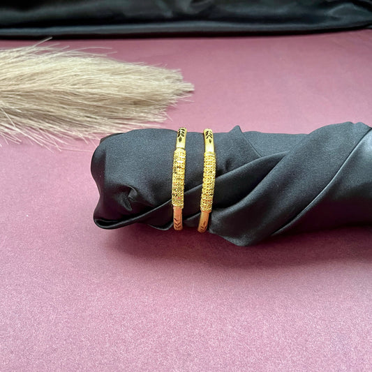
Gold look alike,Imitation jewelry,Bridal / party wear,Openable / antique / temple design,Artificial bangles