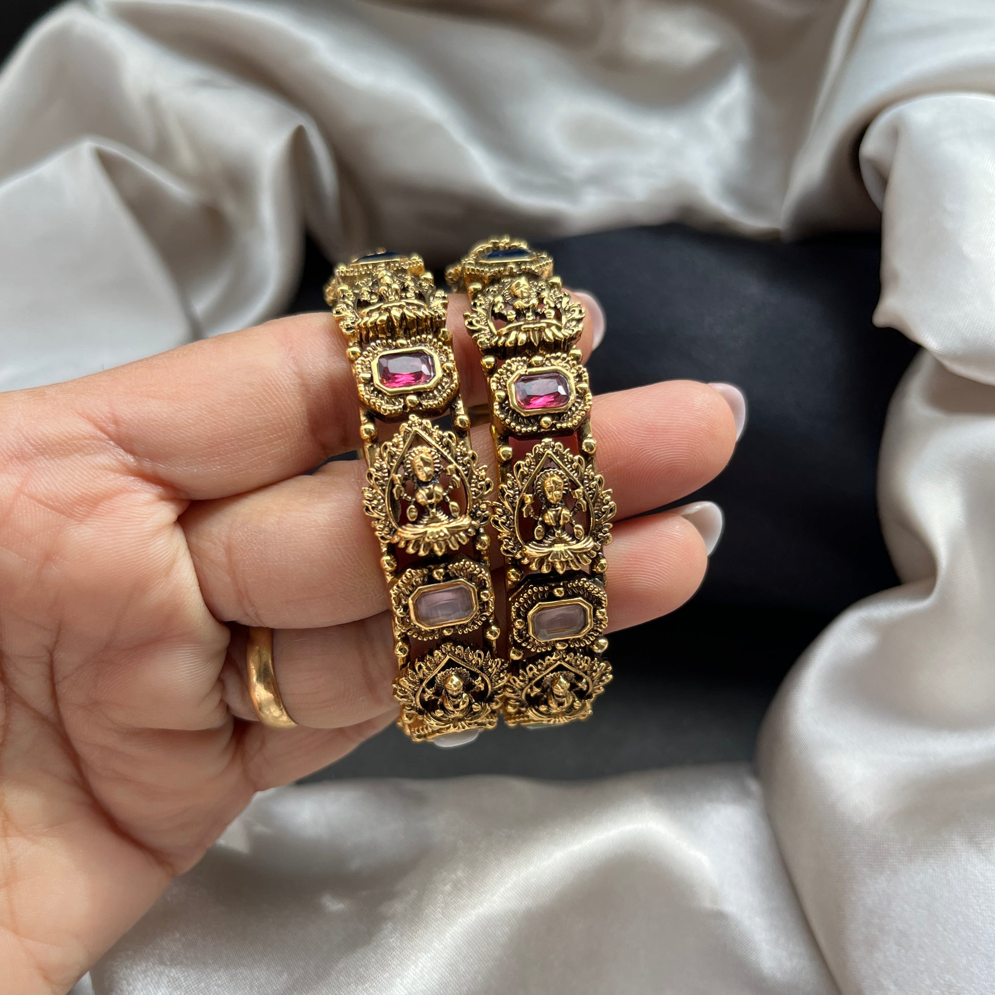 Gold look alike,Imitation jewelry,Bridal / party wear,Openable / antique / temple design,Artificial bangles