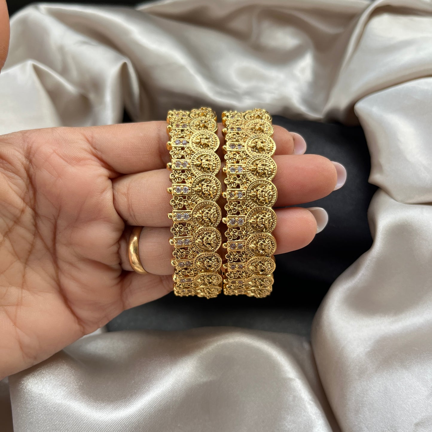 Gold look alike,Imitation jewelry,Bridal / party wear,Openable / antique / temple design,Artificial bangles