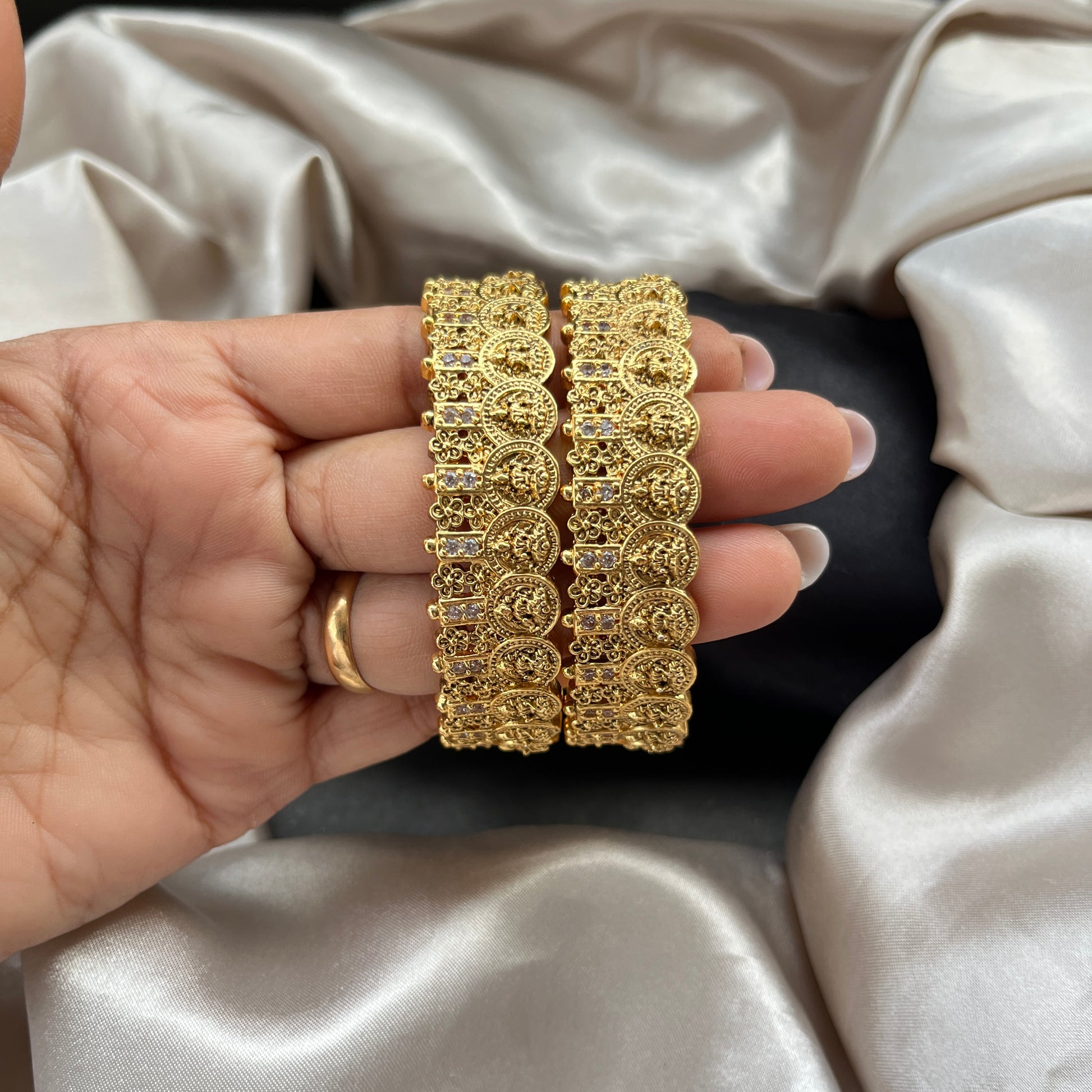 Gold look alike,Imitation jewelry,Bridal / party wear,Openable / antique / temple design,Artificial bangles
