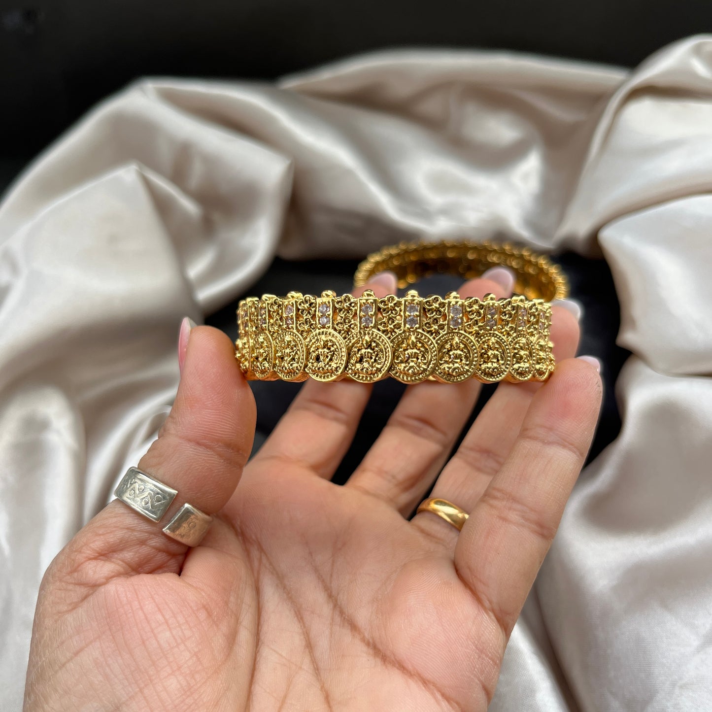 Gold look alike,Imitation jewelry,Bridal / party wear,Openable / antique / temple design,Artificial bangles