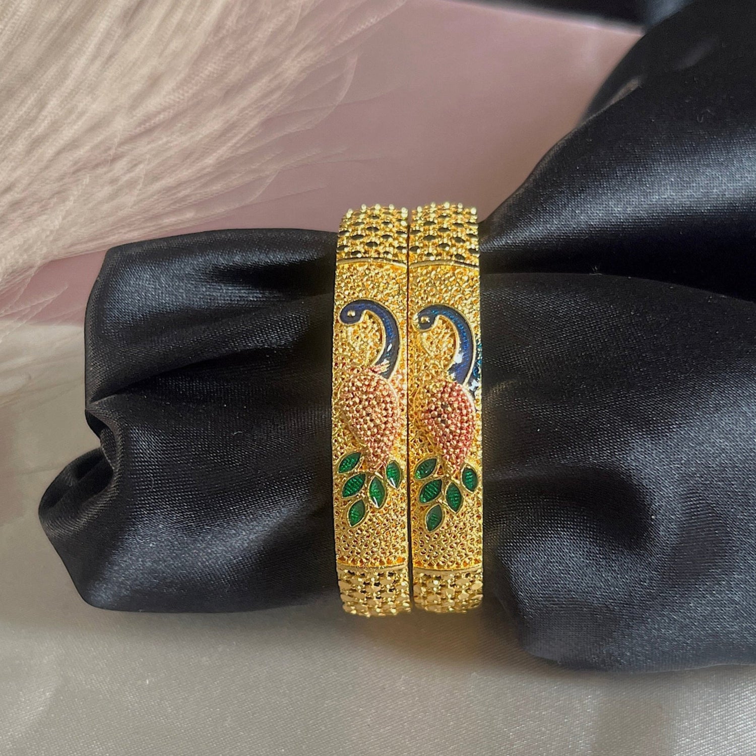 #multicolourbangle #multicolourbangleset #multicolourbangles #latestbanglesonline #redbangles #latestbanglesdesigns #latestbangle #latestbanglesdesign #latestbangles #bangle #buybangle #buypakistanijewelryonline #pakistanifashion #pakistanijewlery #pakistanijewelryonline #stylishbangles #onlinebanglesshop #stylishbracelets #buypakistaniproducts #fashiongram #ordernow #shopnow #shopnowonline #dailywearearings #dailywear #classyearrings #foryou #buyearingsonline #pakistani #pearlbangles
