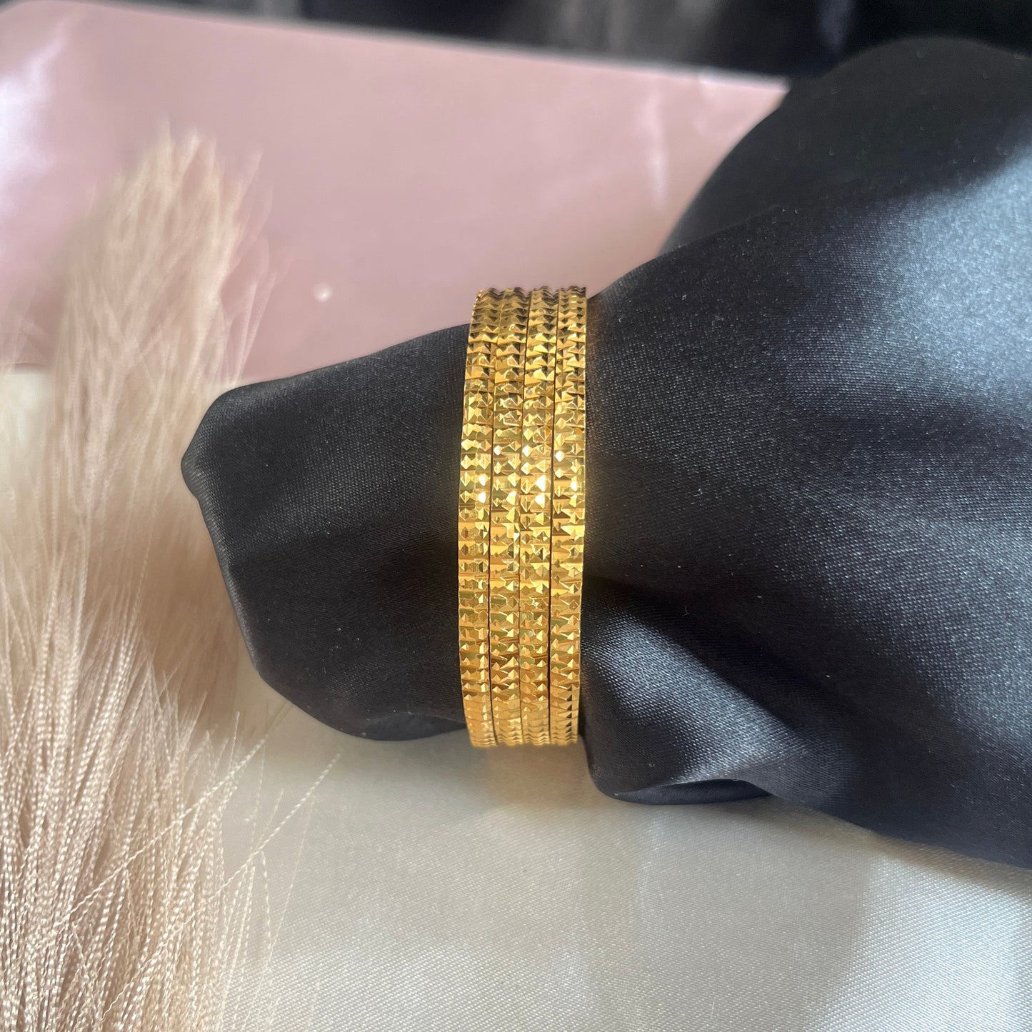 #multicolourbangle #multicolourbangleset #multicolourbangles #latestbanglesonline #redbangles #latestbanglesdesigns #latestbangle #latestbanglesdesign #latestbangles #bangle #buybangle #buypakistanijewelryonline #pakistanifashion #pakistanijewlery #pakistanijewelryonline #stylishbangles #onlinebanglesshop #stylishbracelets #buypakistaniproducts #fashiongram #ordernow #shopnow #shopnowonline #dailywearearings #dailywear #classyearrings #foryou #buyearingsonline #pakistani #pearlbangles