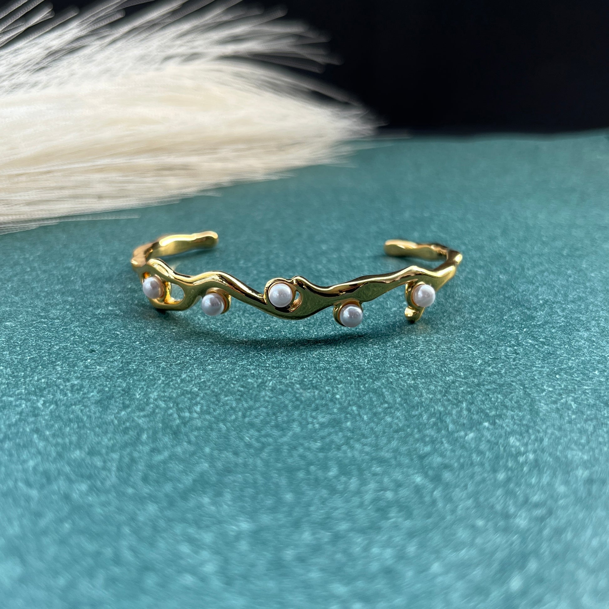 18K gold plated,Anti-tarnish bangles,Modern / sleek / elegant bangles
