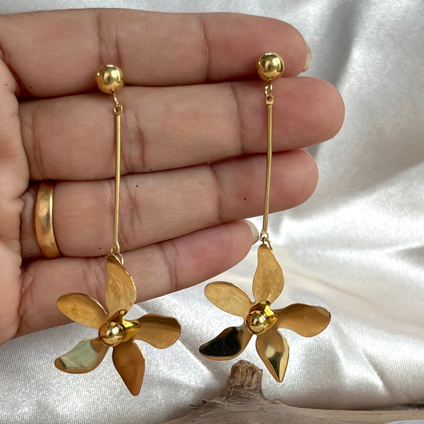 #stainlessteel #hercollection #forher #necklaces #bracelets #accessories #metal #küpe #giftideas #antitarnish #fashion #fashiontrends #onlinestore #new #stainlesssteelaccessories #earrings #stainlesssteel #explorepage #necklace #onlineshopping #custommade #gold #jewellerylove #jewellerydesign #accessoriesaddict #presents #newcollection #antitarnishjewelry