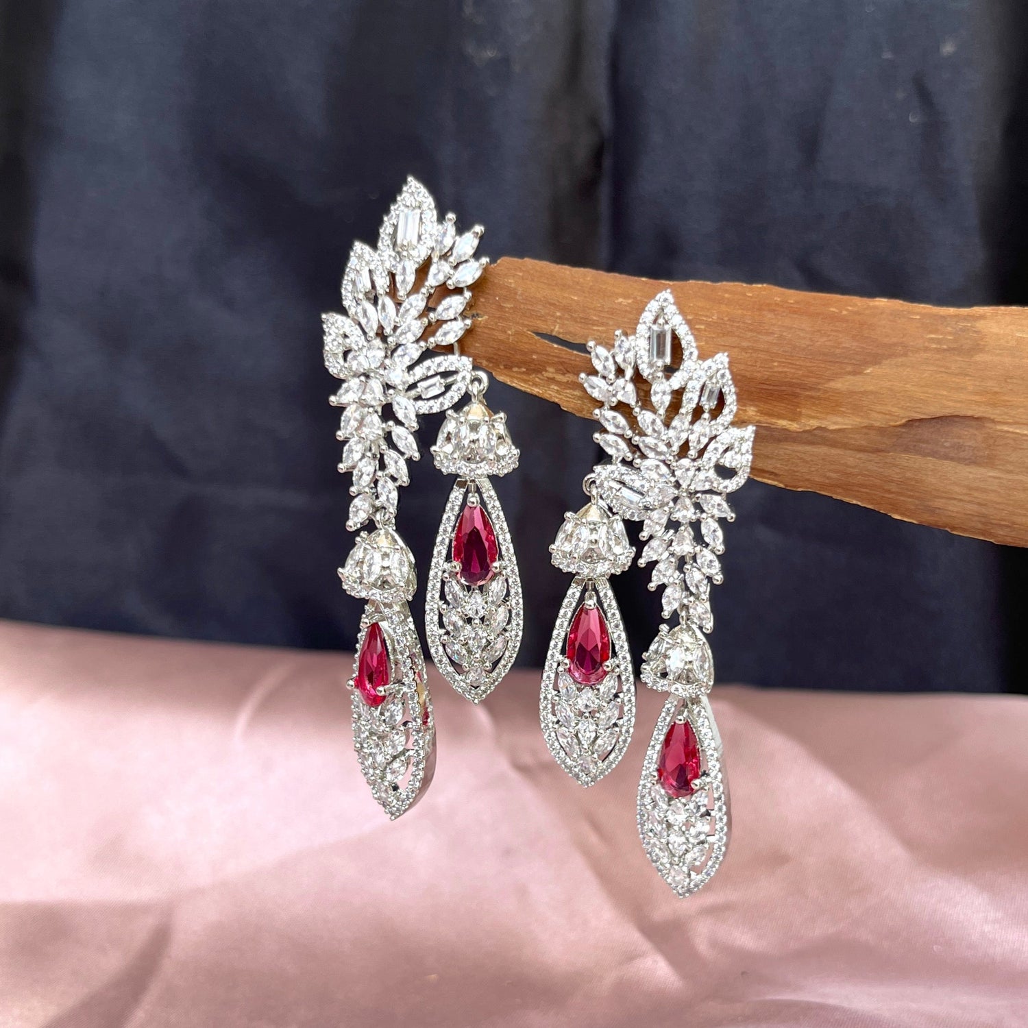 #diamondearrings #diamonds #diamond #diamondring #diamondnecklace #diamondjewelry #earrings #jewelry #diamondjewellery #jewellery #gold #diamondrings #finejewelry 