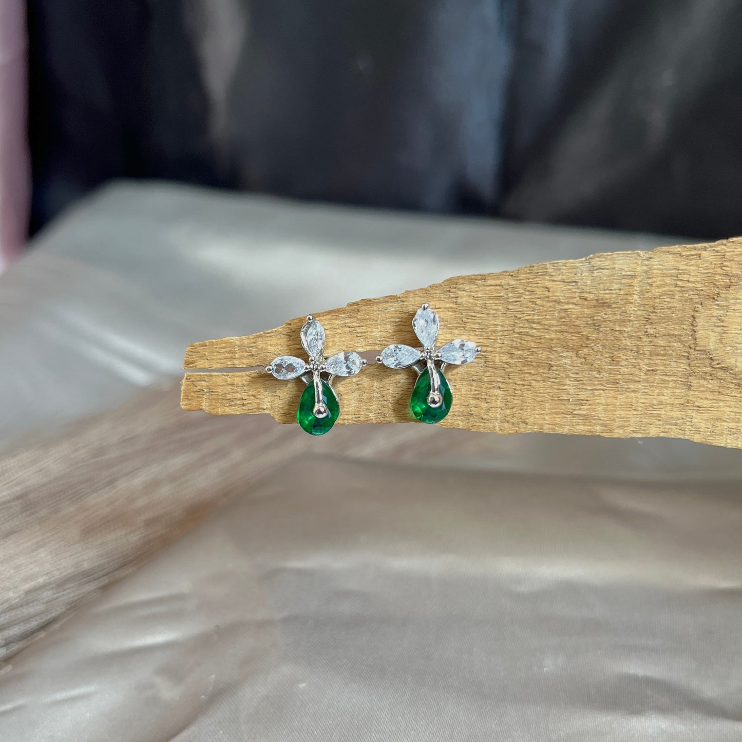 #diamondearrings #diamonds #diamond #diamondring #diamondnecklace #diamondjewelry #earrings #jewelry #diamondjewellery #jewellery #gold #diamondrings #finejewelry 