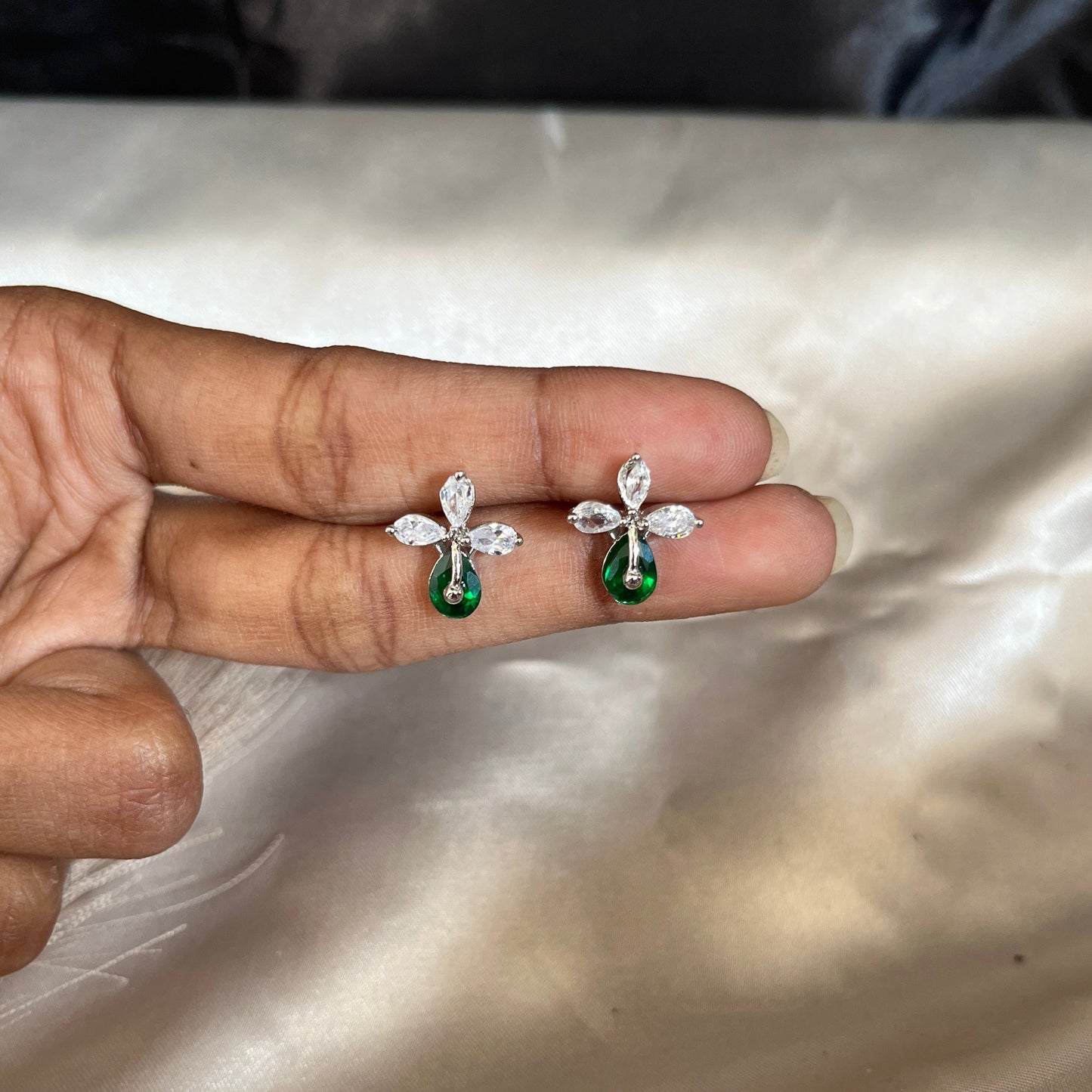#diamondearrings #diamonds #diamond #diamondring #diamondnecklace #diamondjewelry #earrings #jewelry #diamondjewellery #jewellery #gold #diamondrings #finejewelry 