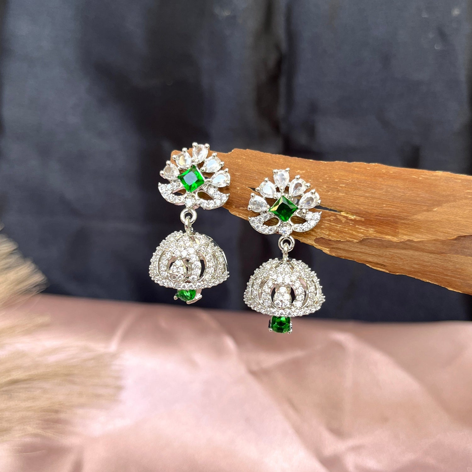 #diamondearrings #diamonds #diamond #diamondring #diamondnecklace #diamondjewelry #earrings #jewelry #diamondjewellery #jewellery #gold #diamondrings #finejewelry 