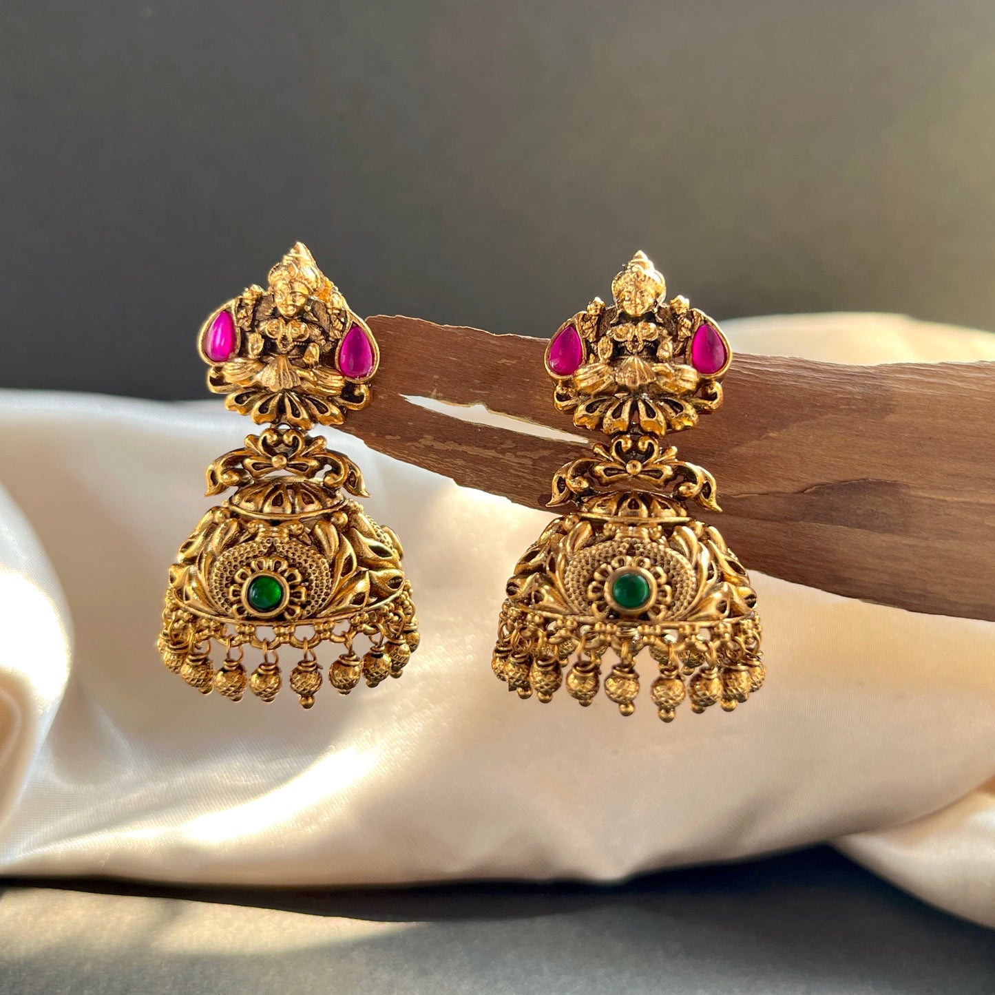 #onegram #bridaljewellery #onegramjewellery #destination #onlineshopping #onegramgold #accessories #jewellery #onegramgoldjewellery #nosepin #indianjewellery #rajwadijewellery #instagood #rajasthanijewellery #maharashtra #traditionaljewellery #instagram #mattjewellery #functionjewellery #maharastrainjewelery #bangles #kolhapurijewellery #partywearjewellery #mangalsutardesigns #insta #southjewellery #india #weddingjewellery #earrings #telangana