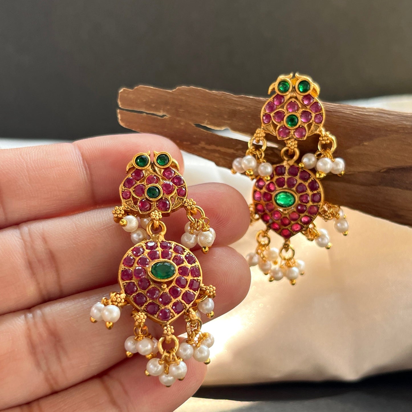 #onegram #bridaljewellery #onegramjewellery #destination #onlineshopping #onegramgold #accessories #jewellery #onegramgoldjewellery #nosepin #indianjewellery #rajwadijewellery #instagood #rajasthanijewellery #maharashtra #traditionaljewellery #instagram #mattjewellery #functionjewellery #maharastrainjewelery #bangles #kolhapurijewellery #partywearjewellery #mangalsutardesigns #insta #southjewellery #india #weddingjewellery #earrings #telangana