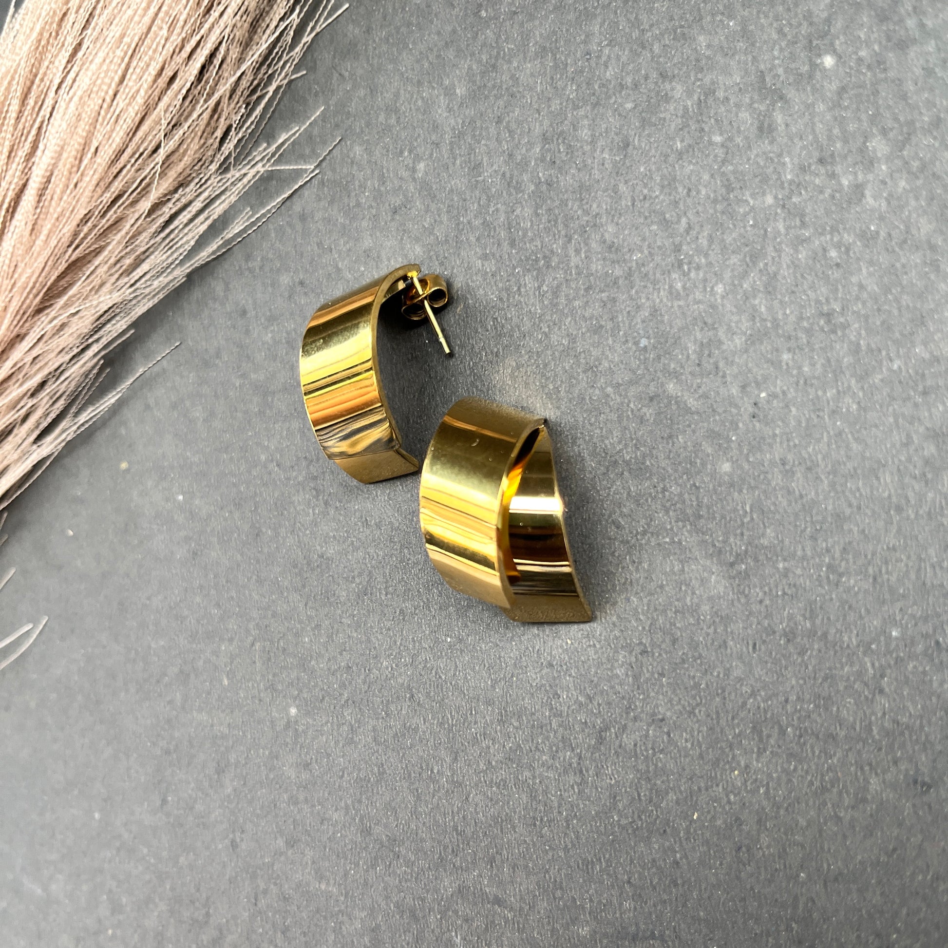 "18k gold plated jewelry anti tarnish jewelry minimal gold jewelry daily wear jewelry waterproof jewelry hypoallergenic jewelry gold tone minimal jewelry
dainty gold jewelry everyday jewelry modern jewelry office wear jewelry lightweight jewelry stackable rings minimalist necklaces gold plated studs"