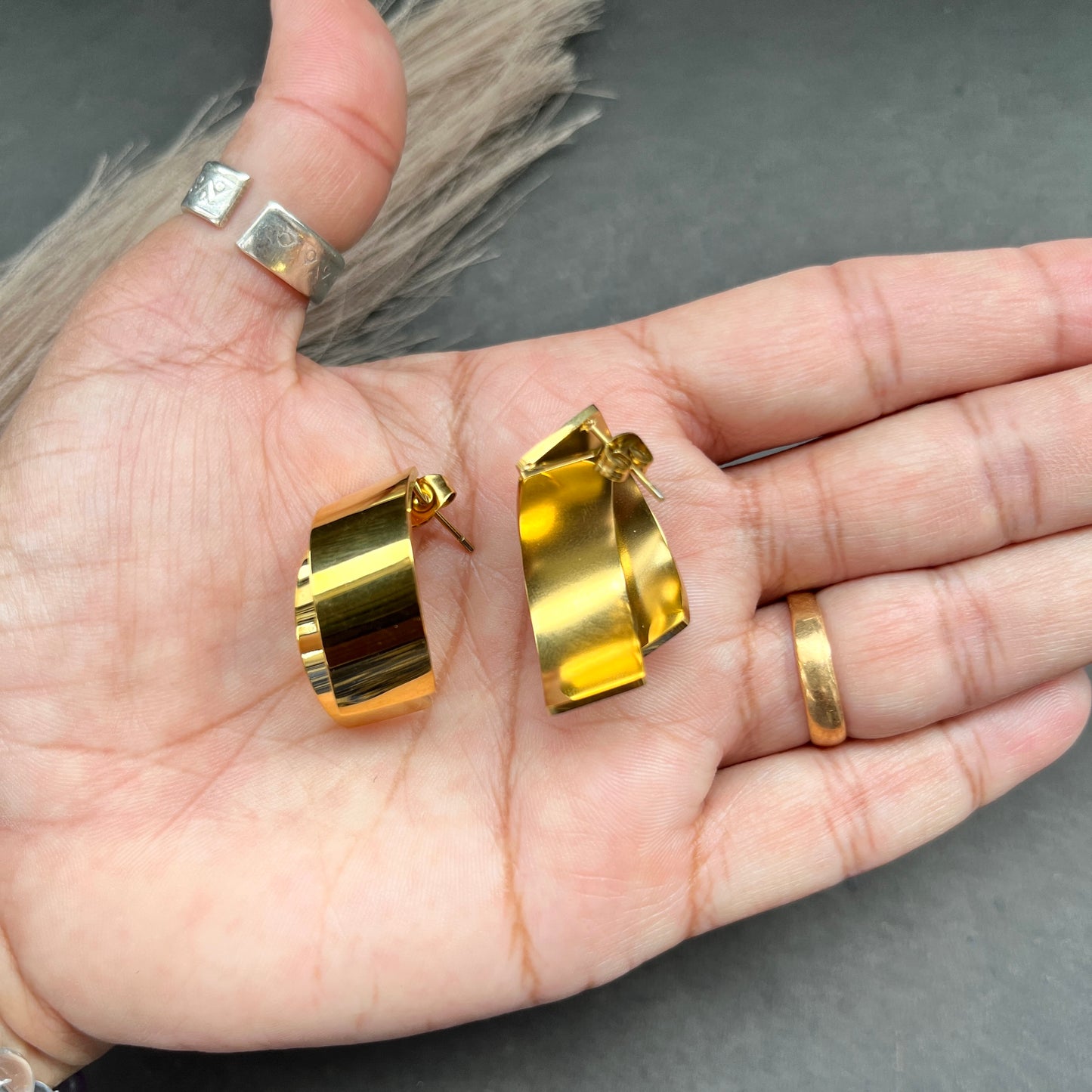 "18k gold plated jewelry anti tarnish jewelry minimal gold jewelry daily wear jewelry waterproof jewelry hypoallergenic jewelry gold tone minimal jewelry
dainty gold jewelry everyday jewelry modern jewelry office wear jewelry lightweight jewelry stackable rings minimalist necklaces gold plated studs"