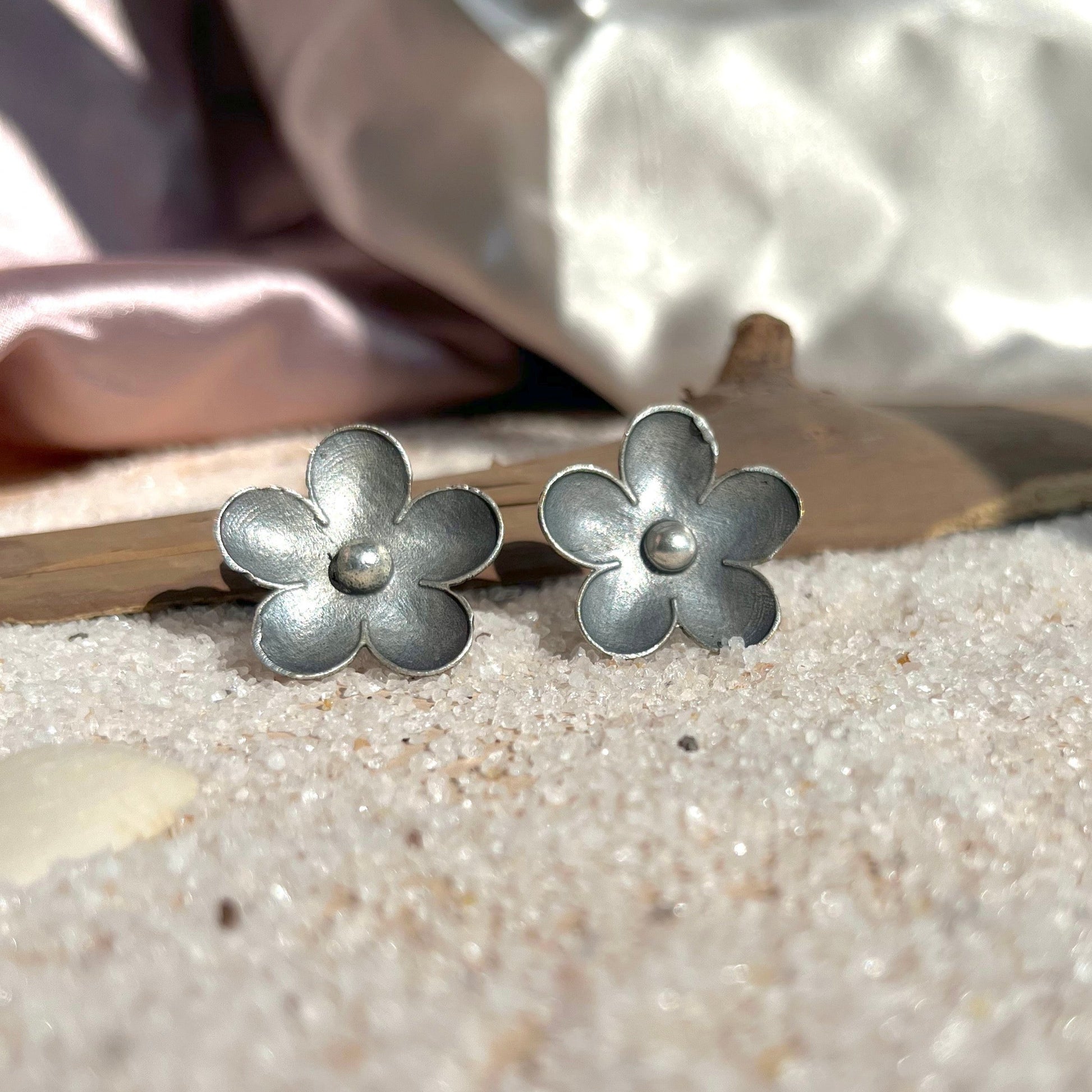 #germansilver #oxidisedjewellery #earrings #germansilverjewellery #indianjewellery #fashion #jewellery #jhumkas #kundanjewellery #jhumka #oxidisedearrings #oxidised #germansilverearrings #meenakariearrings #germansilverjhumka #accessories #chennai #silver #oxidisedsilver #jhumkalove #jewelry #necklace #oxidisedsilverjewellery #silverlookalike #jhumkis #fashionjewelry #southindianjewellery #jhumkaswag #choker #onlineshopping

