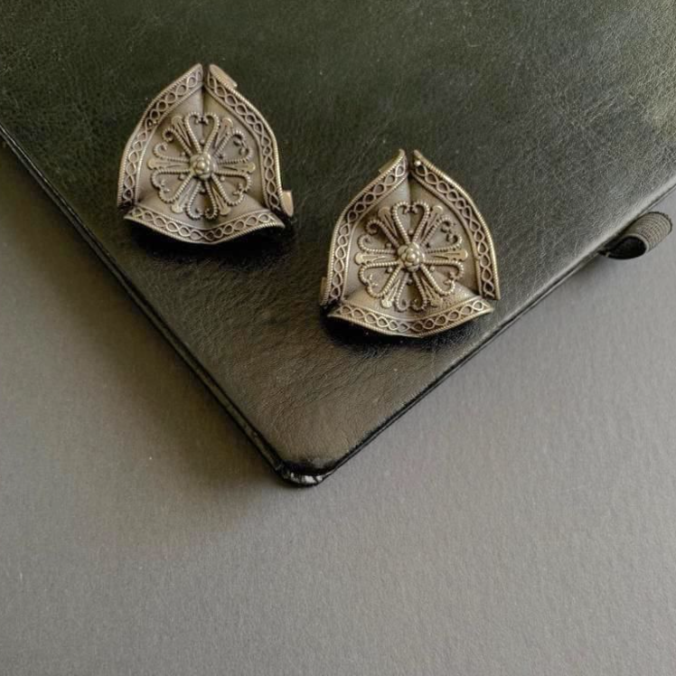 #germansilver #oxidisedjewellery #earrings #germansilverjewellery #indianjewellery #fashion #jewellery #jhumkas #kundanjewellery #jhumka #oxidisedearrings #oxidised #germansilverearrings #meenakariearrings #germansilverjhumka #accessories #chennai #silver #oxidisedsilver #jhumkalove #jewelry #necklace #oxidisedsilverjewellery #silverlookalike #jhumkis #fashionjewelry #southindianjewellery #jhumkaswag #choker #onlineshopping