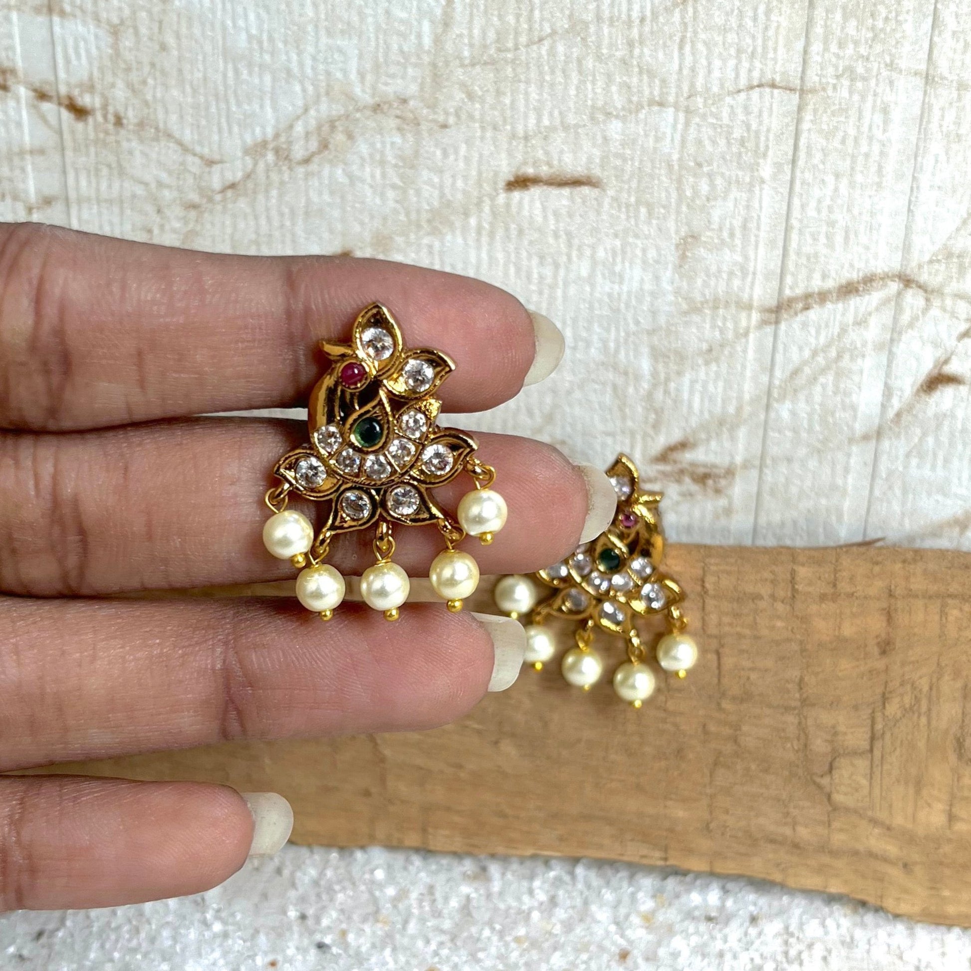 #onegram #bridaljewellery #onegramjewellery #destination #onlineshopping #onegramgold #accessories #jewellery #onegramgoldjewellery #nosepin #indianjewellery #rajwadijewellery #instagood #rajasthanijewellery #maharashtra #traditionaljewellery #instagram #mattjewellery #functionjewellery #maharastrainjewelery #bangles #kolhapurijewellery #partywearjewellery #mangalsutardesigns #insta #southjewellery #india #weddingjewellery #earrings #telangana
