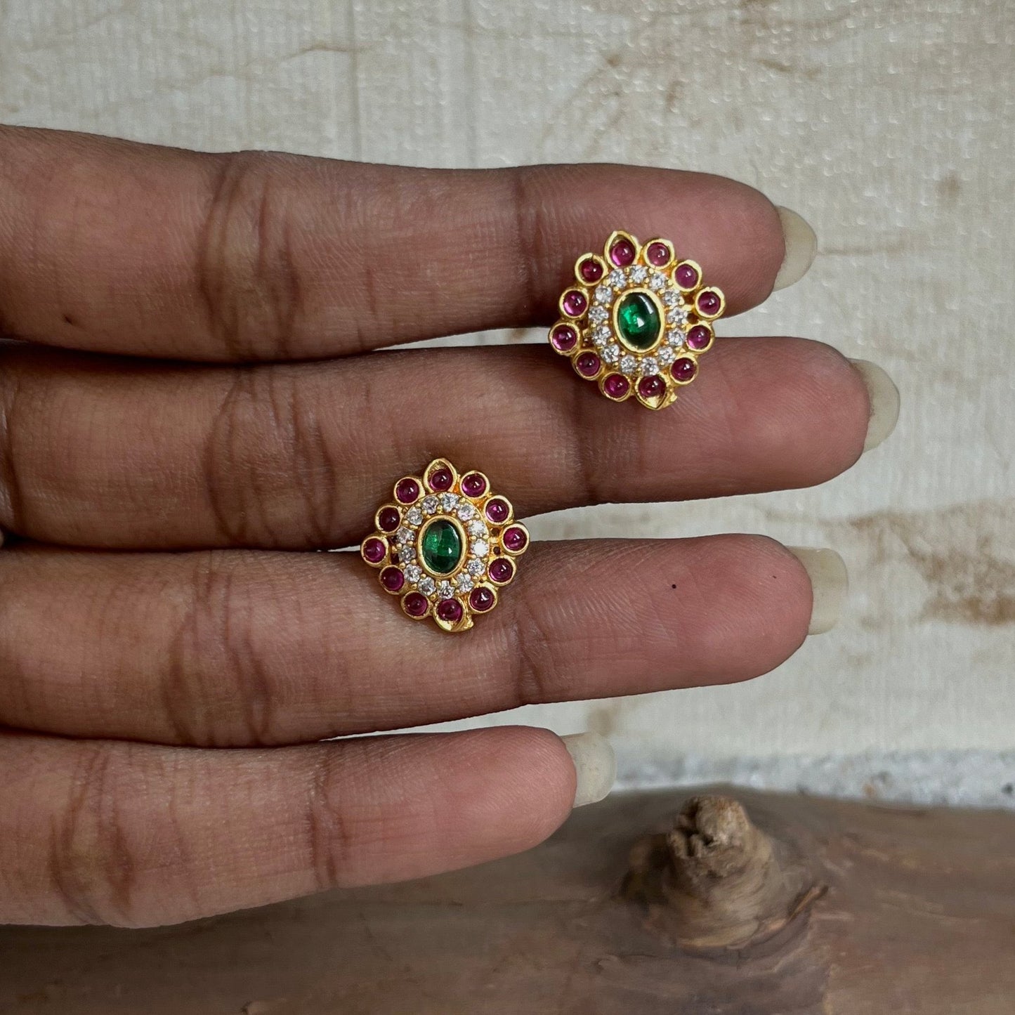 #onegram #bridaljewellery #onegramjewellery #destination #onlineshopping #onegramgold #accessories #jewellery #onegramgoldjewellery #nosepin #indianjewellery #rajwadijewellery #instagood #rajasthanijewellery #maharashtra #traditionaljewellery #instagram #mattjewellery #functionjewellery #maharastrainjewelery #bangles #kolhapurijewellery #partywearjewellery #mangalsutardesigns #insta #southjewellery #india #weddingjewellery #earrings #telangana