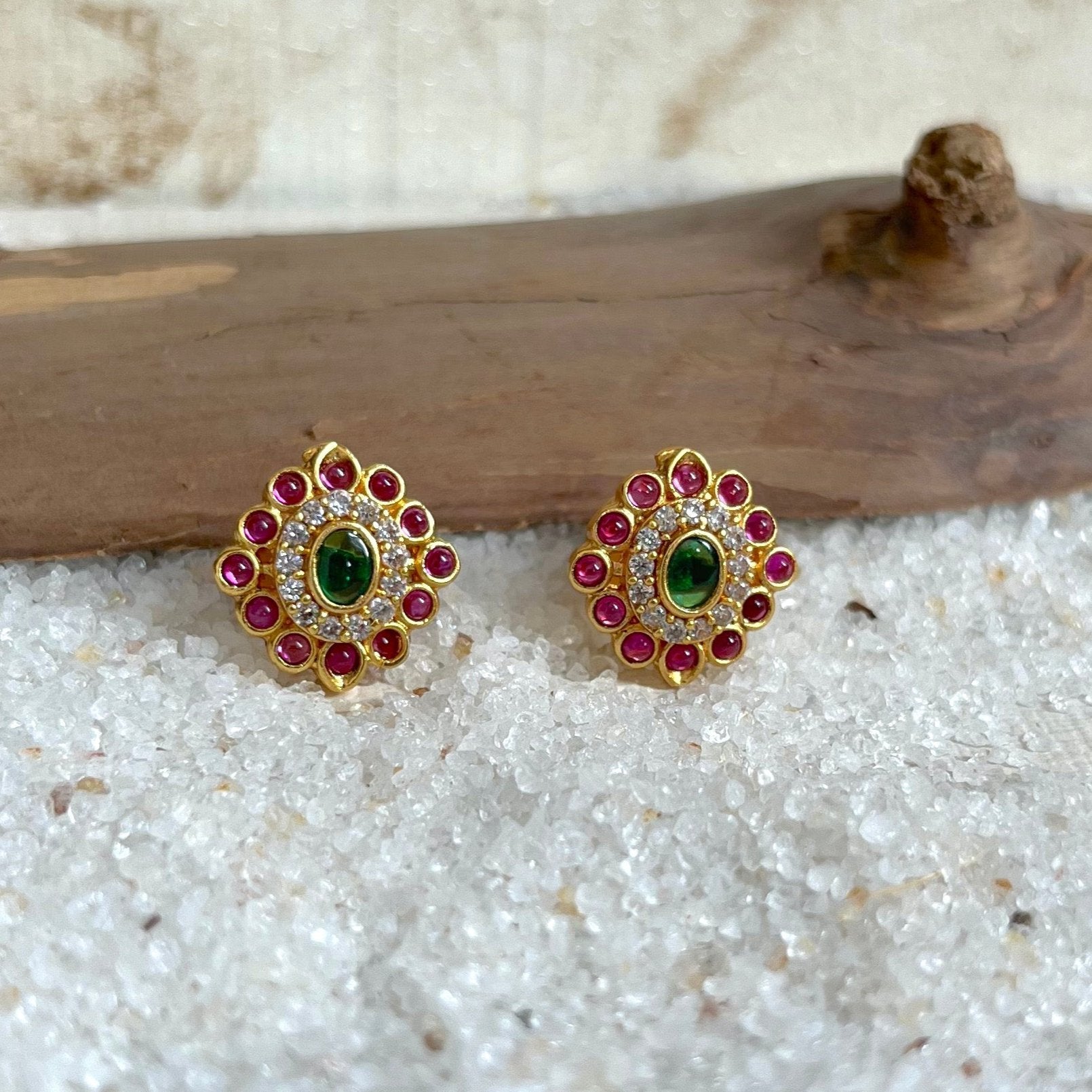 #onegram #bridaljewellery #onegramjewellery #destination #onlineshopping #onegramgold #accessories #jewellery #onegramgoldjewellery #nosepin #indianjewellery #rajwadijewellery #instagood #rajasthanijewellery #maharashtra #traditionaljewellery #instagram #mattjewellery #functionjewellery #maharastrainjewelery #bangles #kolhapurijewellery #partywearjewellery #mangalsutardesigns #insta #southjewellery #india #weddingjewellery #earrings #telangana

