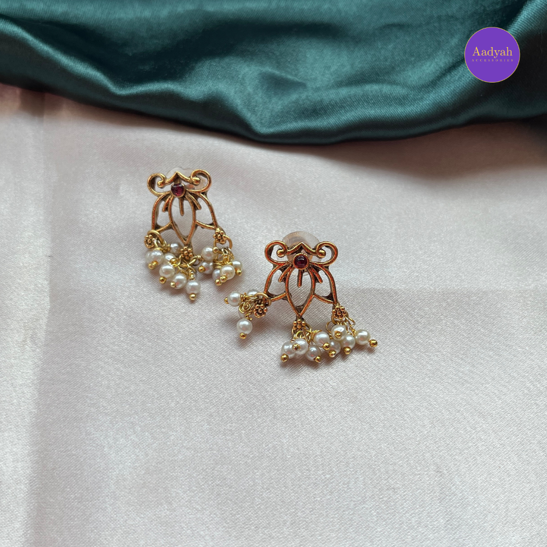 Floral Pearl Necklace Set