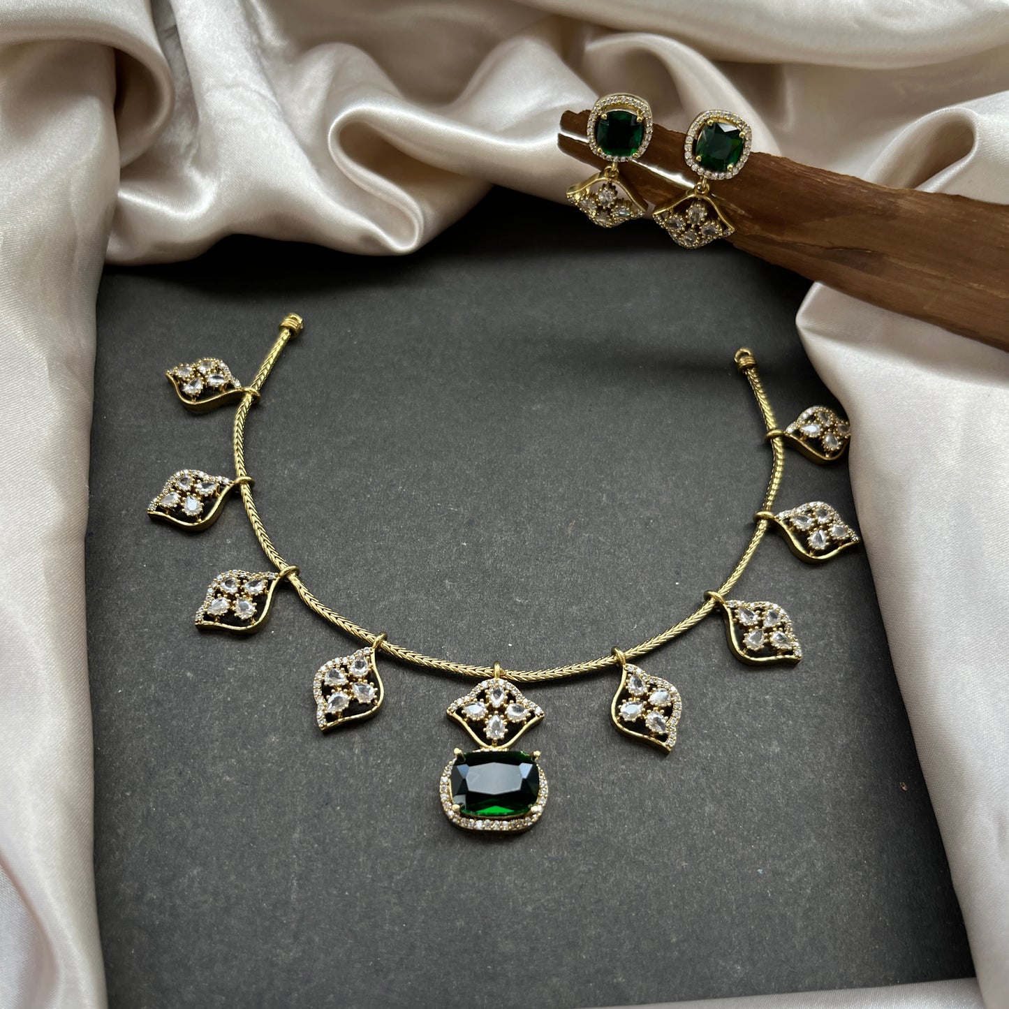 Diamond Uncut Look Necklace