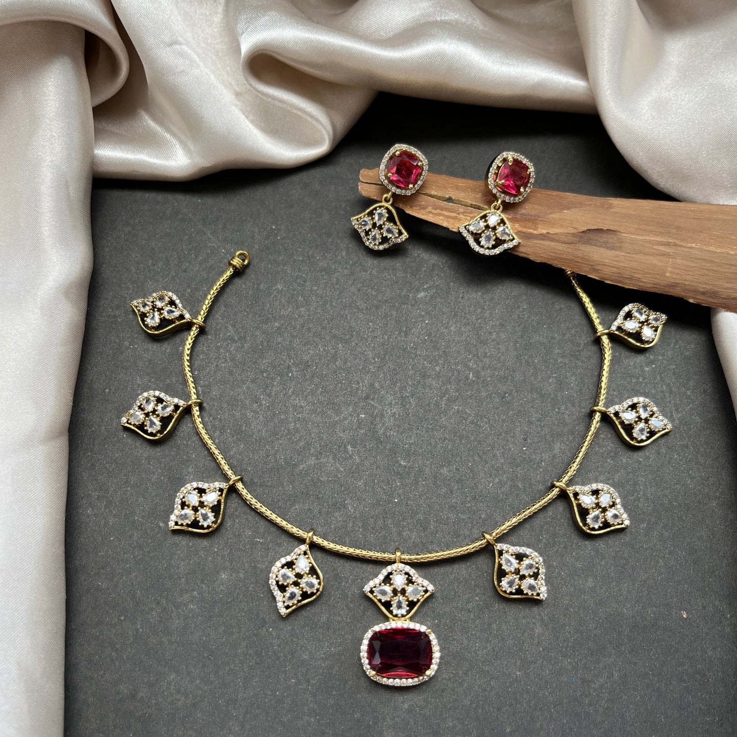 Diamond Uncut Look Necklace
