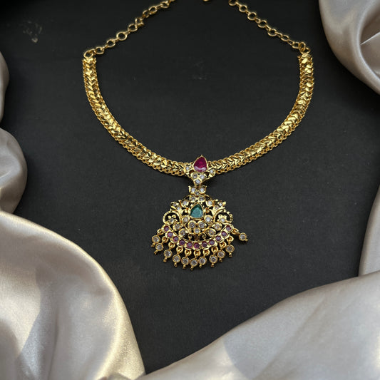 Gold look alike necklace set with matching earrings – traditional bridal imitation jewelry,Traditional gold tone necklace set – imitation kundan jewelry for festive and bridal wear

