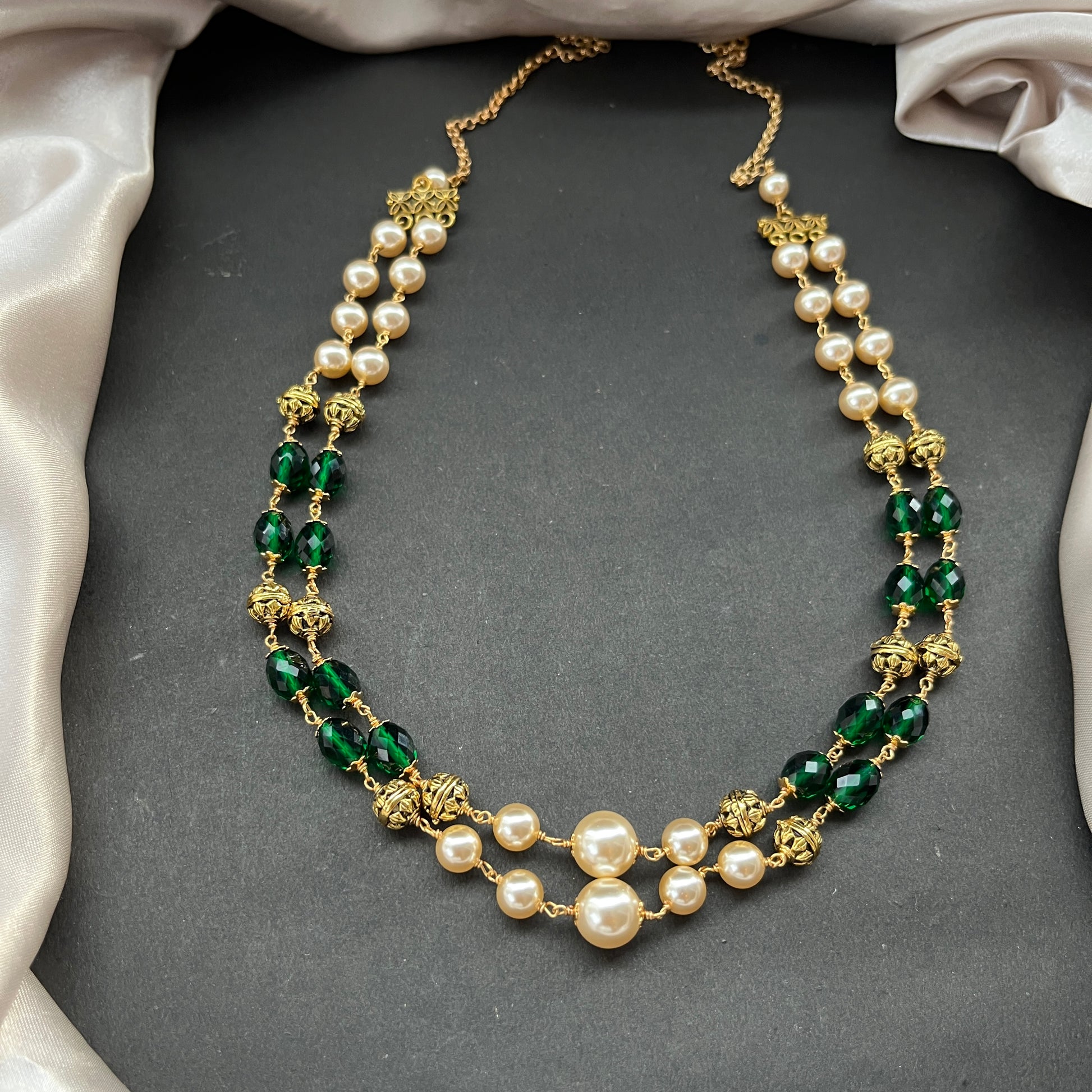 Gold look alike necklace set with matching earrings – traditional bridal imitation jewelry,Traditional gold tone necklace set – imitation kundan jewelry for festive and bridal wear
