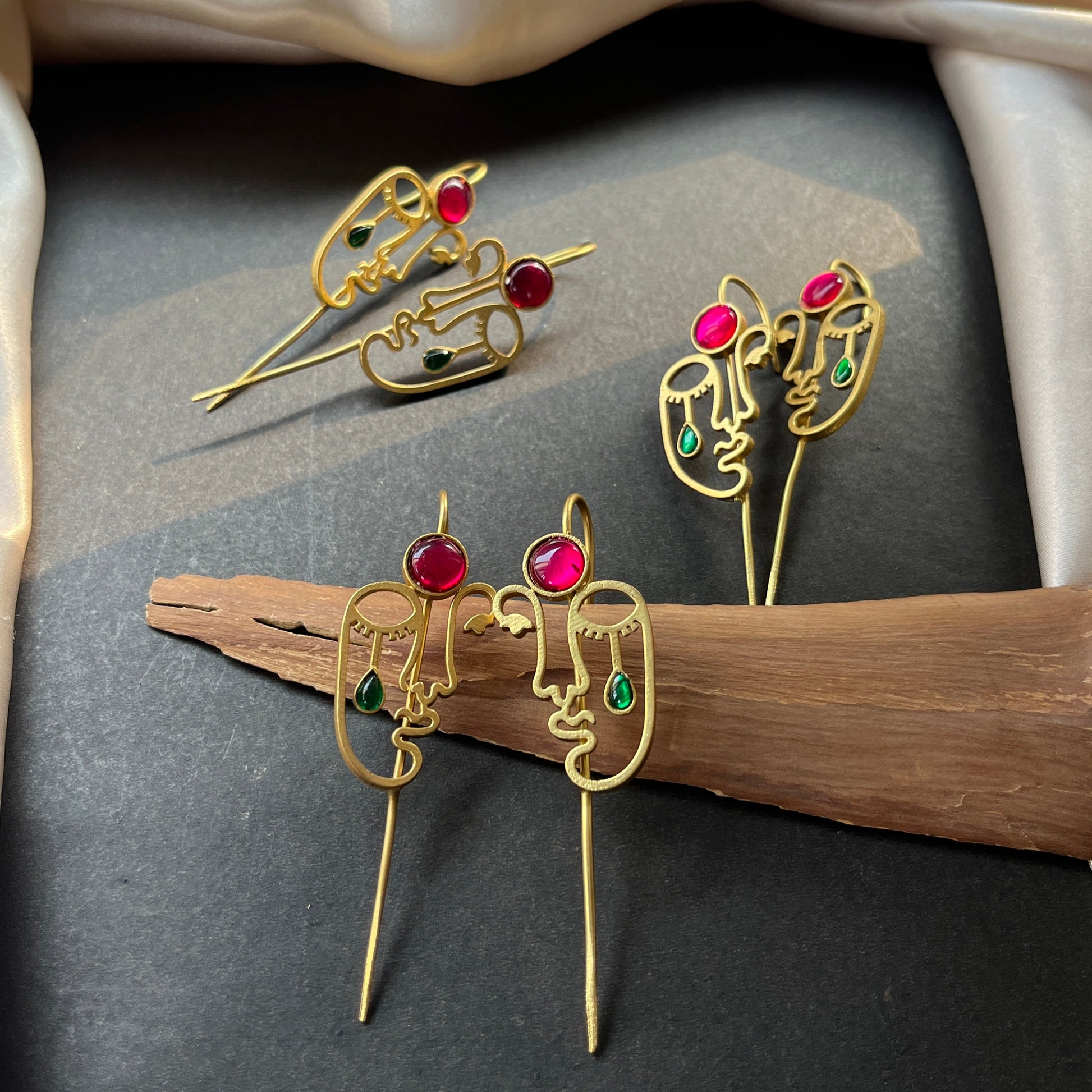 #instagood #handcrafted #silverjewelry #earrings #jewelrydesigner #fashion #reelsinstagram #trending #silver #kundan #rings #gemstones #handmade #accessories #jewelrydesign #bracelet #bride #jewelry #crystals #handmadejewelry #bangles #jewellery #necklace #smallbusiness #diamondring #design #style #instajewelry #beauty #jewellerylover