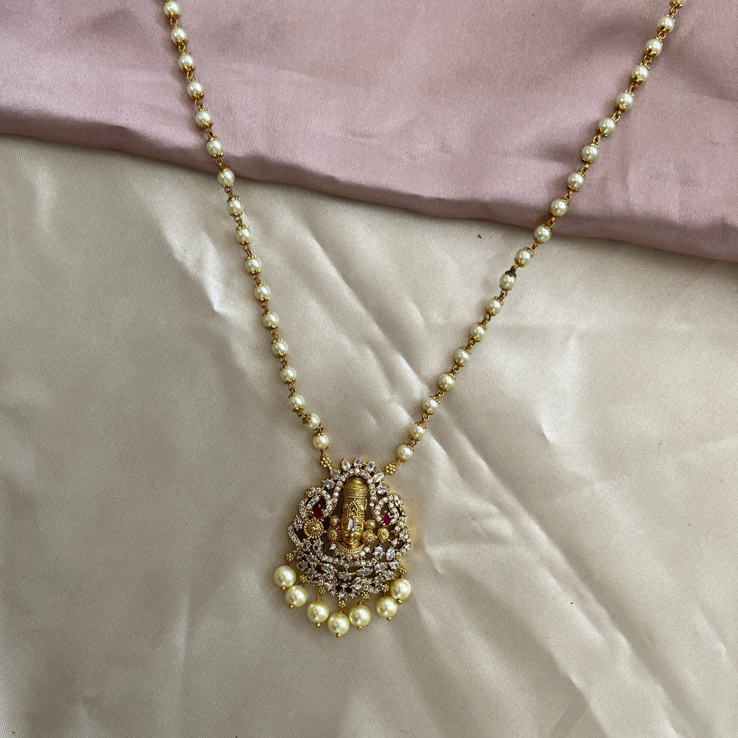 #templejewellery #meenakarijewellery #silverjewellery #chandbali #kempjewellery #fashionjewellery #oxidizedjewelry #trendy #mumbai #onlinejewellery #fashionblogger #imitationjewellery #chennaijewellery #jumka #india #bridaljewellery #indianaccessories #kemp #freeshipping #oxidized #antiquejewelry #templejewelry #bangles #celebrityjewellery #jhumki #love #aaram #dancejewelry #oxidizejewellery #silveralike