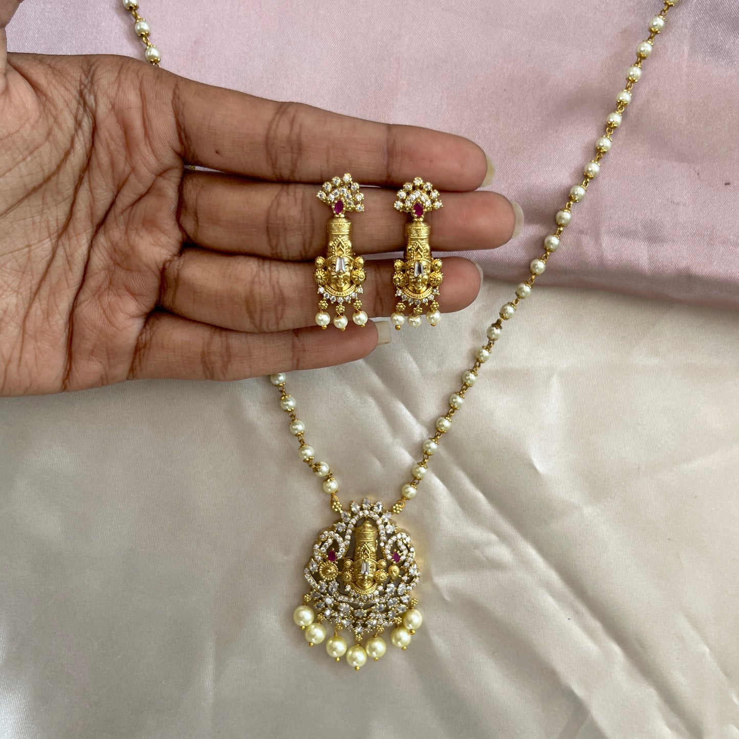 #templejewellery #meenakarijewellery #silverjewellery #chandbali #kempjewellery #fashionjewellery #oxidizedjewelry #trendy #mumbai #onlinejewellery #fashionblogger #imitationjewellery #chennaijewellery #jumka #india #bridaljewellery #indianaccessories #kemp #freeshipping #oxidized #antiquejewelry #templejewelry #bangles #celebrityjewellery #jhumki #love #aaram #dancejewelry #oxidizejewellery #silveralike