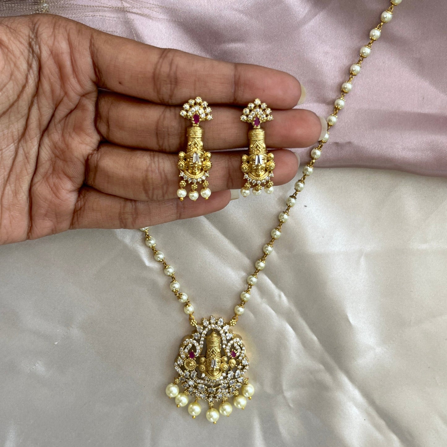 #templejewellery #meenakarijewellery #silverjewellery #chandbali #kempjewellery #fashionjewellery #oxidizedjewelry #trendy #mumbai #onlinejewellery #fashionblogger #imitationjewellery #chennaijewellery #jumka #india #bridaljewellery #indianaccessories #kemp #freeshipping #oxidized #antiquejewelry #templejewelry #bangles #celebrityjewellery #jhumki #love #aaram #dancejewelry #oxidizejewellery #silveralike