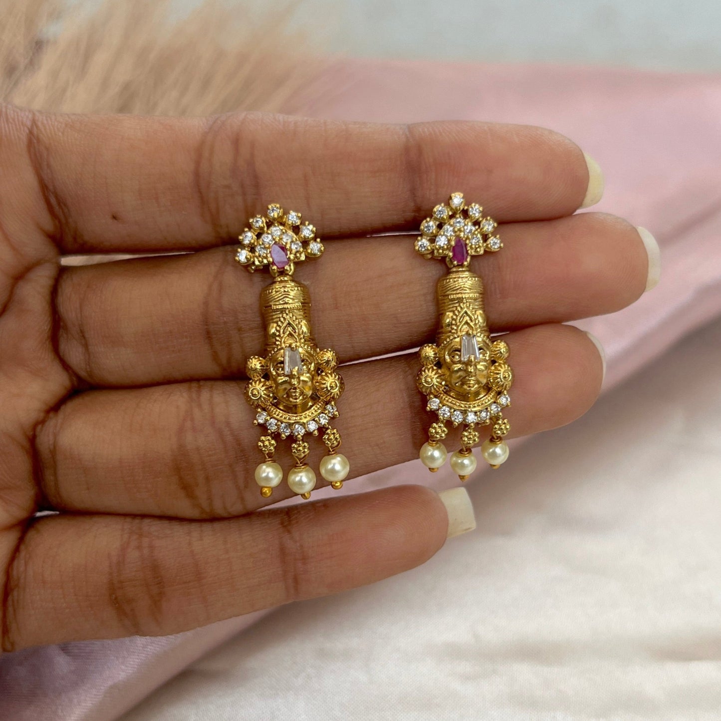 #templejewellery #meenakarijewellery #silverjewellery #chandbali #kempjewellery #fashionjewellery #oxidizedjewelry #trendy #mumbai #onlinejewellery #fashionblogger #imitationjewellery #chennaijewellery #jumka #india #bridaljewellery #indianaccessories #kemp #freeshipping #oxidized #antiquejewelry #templejewelry #bangles #celebrityjewellery #jhumki #love #aaram #dancejewelry #oxidizejewellery #silveralike