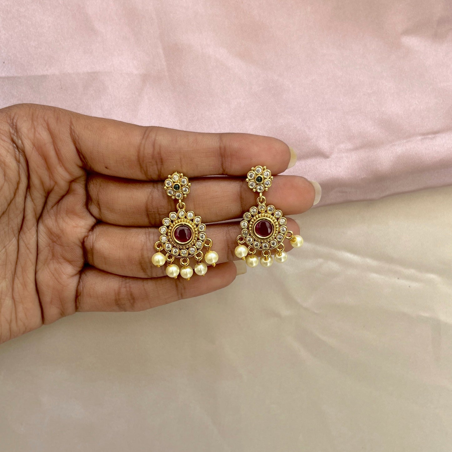 #templejewellery #meenakarijewellery #silverjewellery #chandbali #kempjewellery #fashionjewellery #oxidizedjewelry #trendy #mumbai #onlinejewellery #fashionblogger #imitationjewellery #chennaijewellery #jumka #india #bridaljewellery #indianaccessories #kemp #freeshipping #oxidized #antiquejewelry #templejewelry #bangles #celebrityjewellery #jhumki #love #aaram #dancejewelry #oxidizejewellery #silveralike