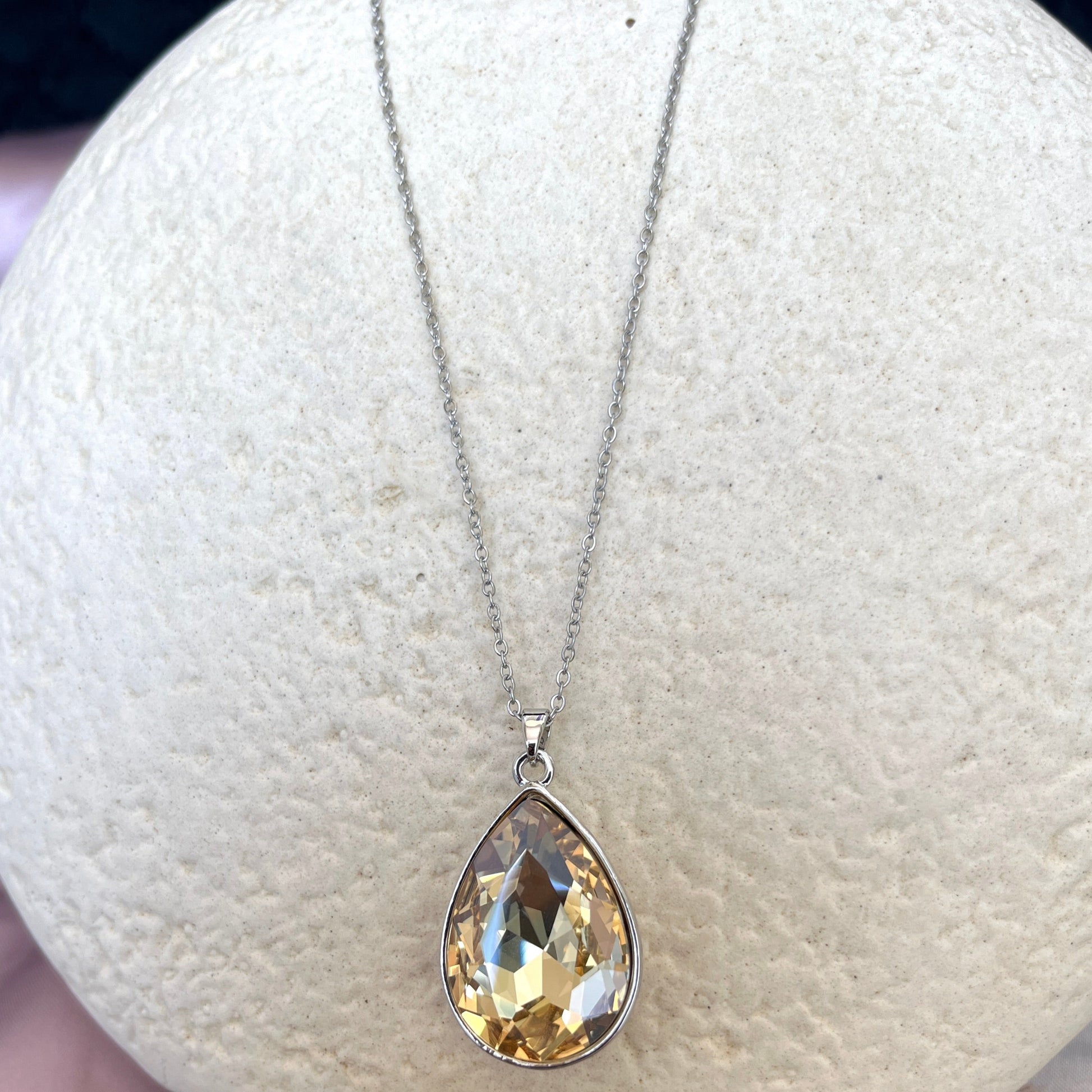 #stainlessteel #hercollection #forher #necklaces #bracelets #accessories #metal #küpe #giftideas #antitarnish #fashion #fashiontrends #onlinestore #new #stainlesssteelaccessories #earrings #stainlesssteel #explorepage #necklace #onlineshopping #custommade #gold #jewellerylove #jewellerydesign #accessoriesaddict #presents #newcollection #antitarnishjewelry