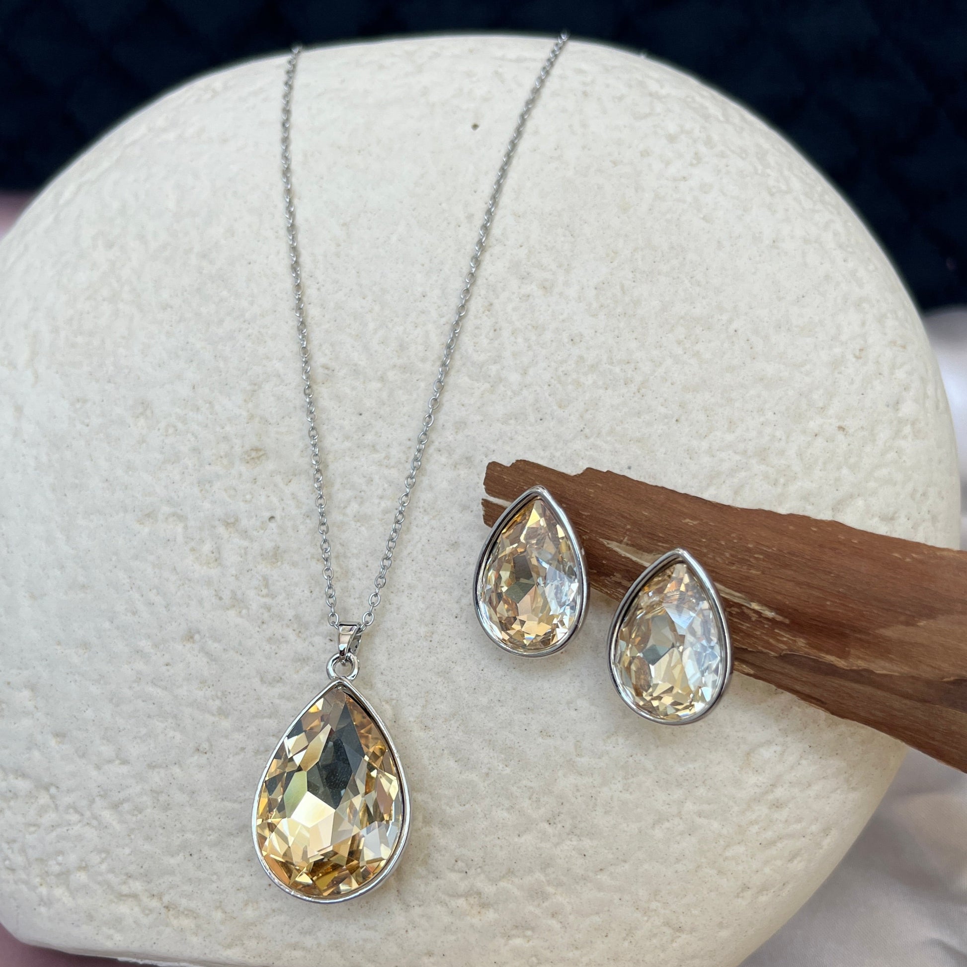 #stainlessteel #hercollection #forher #necklaces #bracelets #accessories #metal #küpe #giftideas #antitarnish #fashion #fashiontrends #onlinestore #new #stainlesssteelaccessories #earrings #stainlesssteel #explorepage #necklace #onlineshopping #custommade #gold #jewellerylove #jewellerydesign #accessoriesaddict #presents #newcollection #antitarnishjewelry