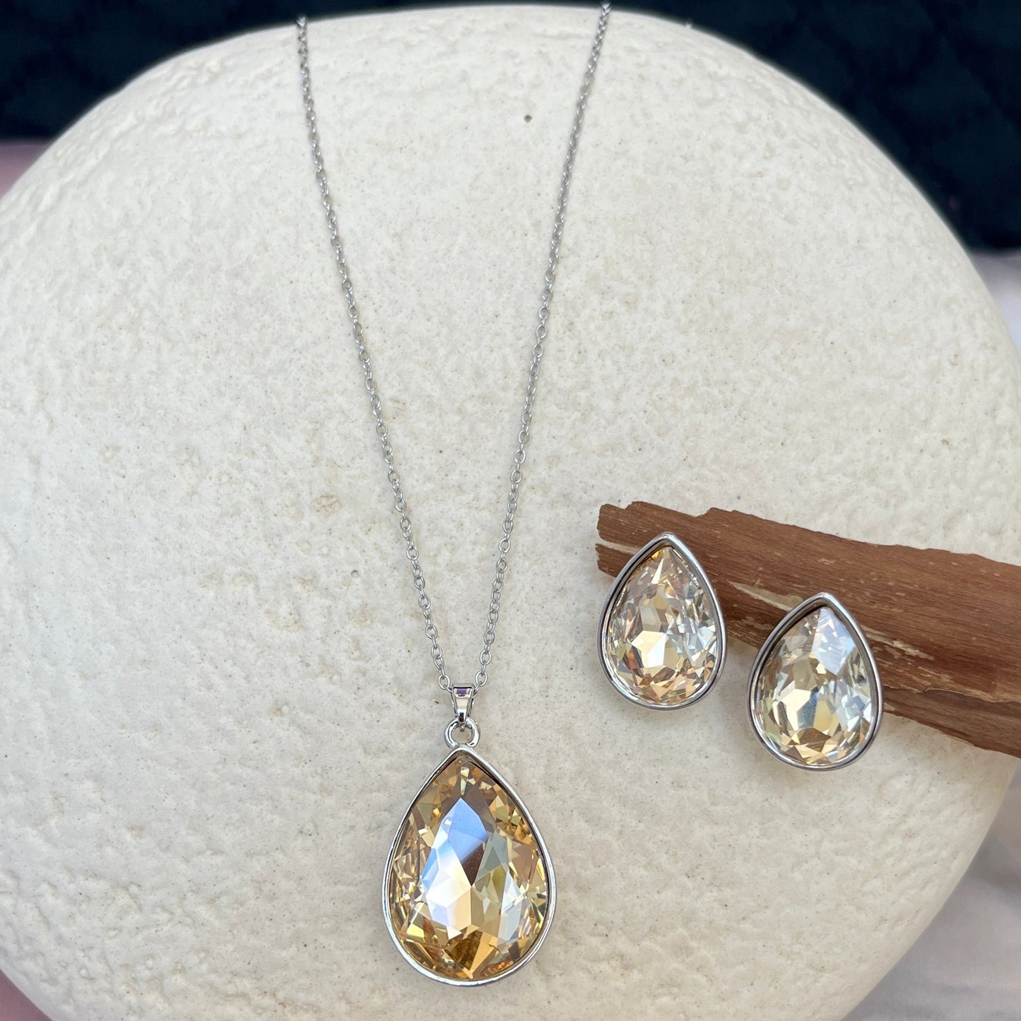 #stainlessteel #hercollection #forher #necklaces #bracelets #accessories #metal #küpe #giftideas #antitarnish #fashion #fashiontrends #onlinestore #new #stainlesssteelaccessories #earrings #stainlesssteel #explorepage #necklace #onlineshopping #custommade #gold #jewellerylove #jewellerydesign #accessoriesaddict #presents #newcollection #antitarnishjewelry