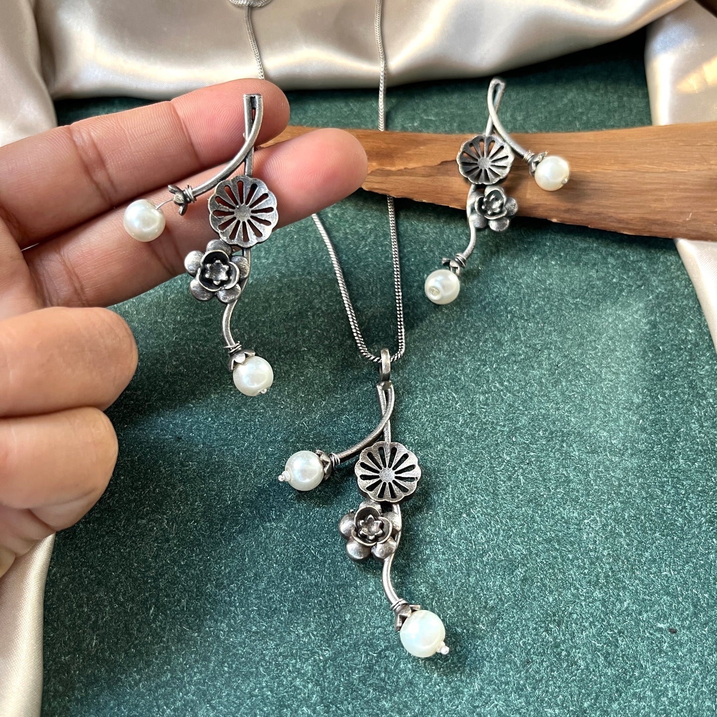 German silver look necklace set with oxidised polish .Traditional jewelry for everyday and festive use,Silver look alike necklace set with oxidised finish ethnic artificial jewelry for women