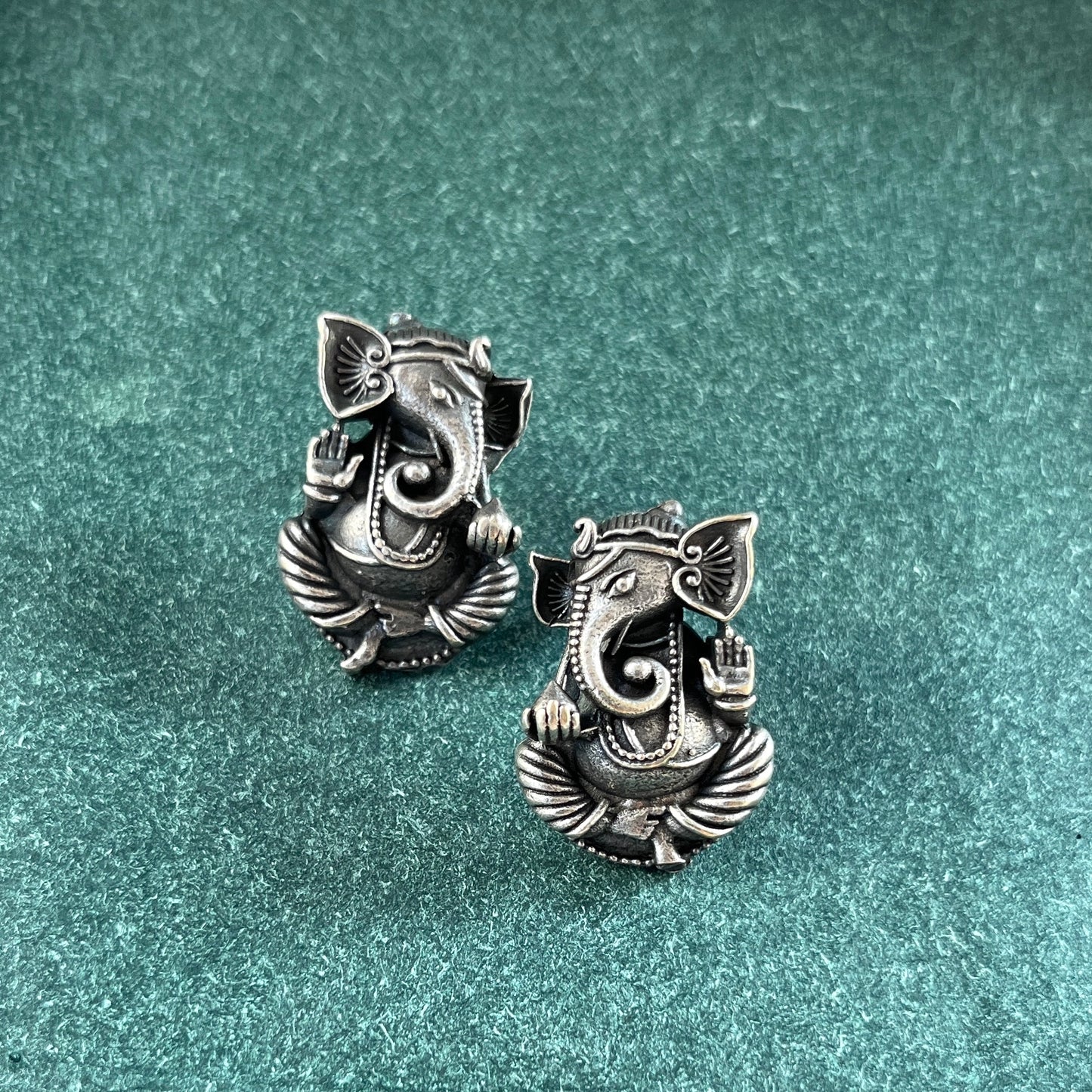 German silver look necklace set with oxidised polish .Traditional jewelry for everyday and festive use,Silver look alike necklace set with oxidised finish ethnic artificial jewelry for women