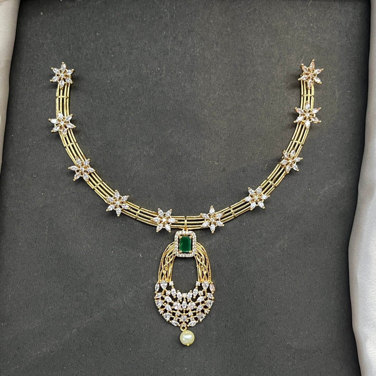 Gold look alike necklace set,Imitation jewelry,Artificial necklace set,Bridal / festive wear,Temple design / kundan / matte gold finish,Designer / traditional / ethnic