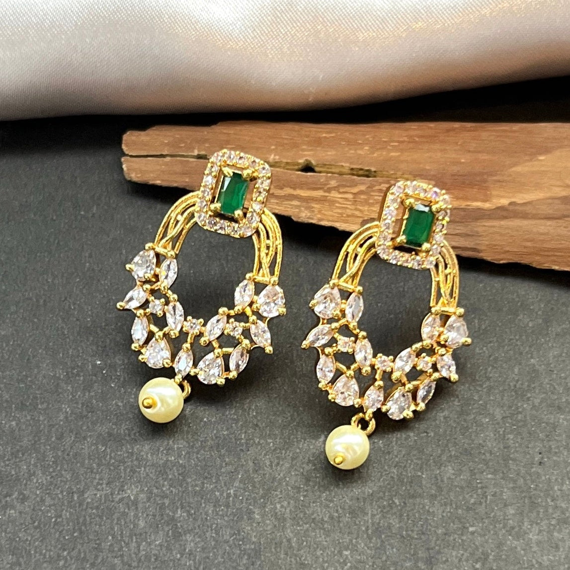 Gold look alike necklace set,Imitation jewelry,Artificial necklace set,Bridal / festive wear,Temple design / kundan / matte gold finish,Designer / traditional / ethnic