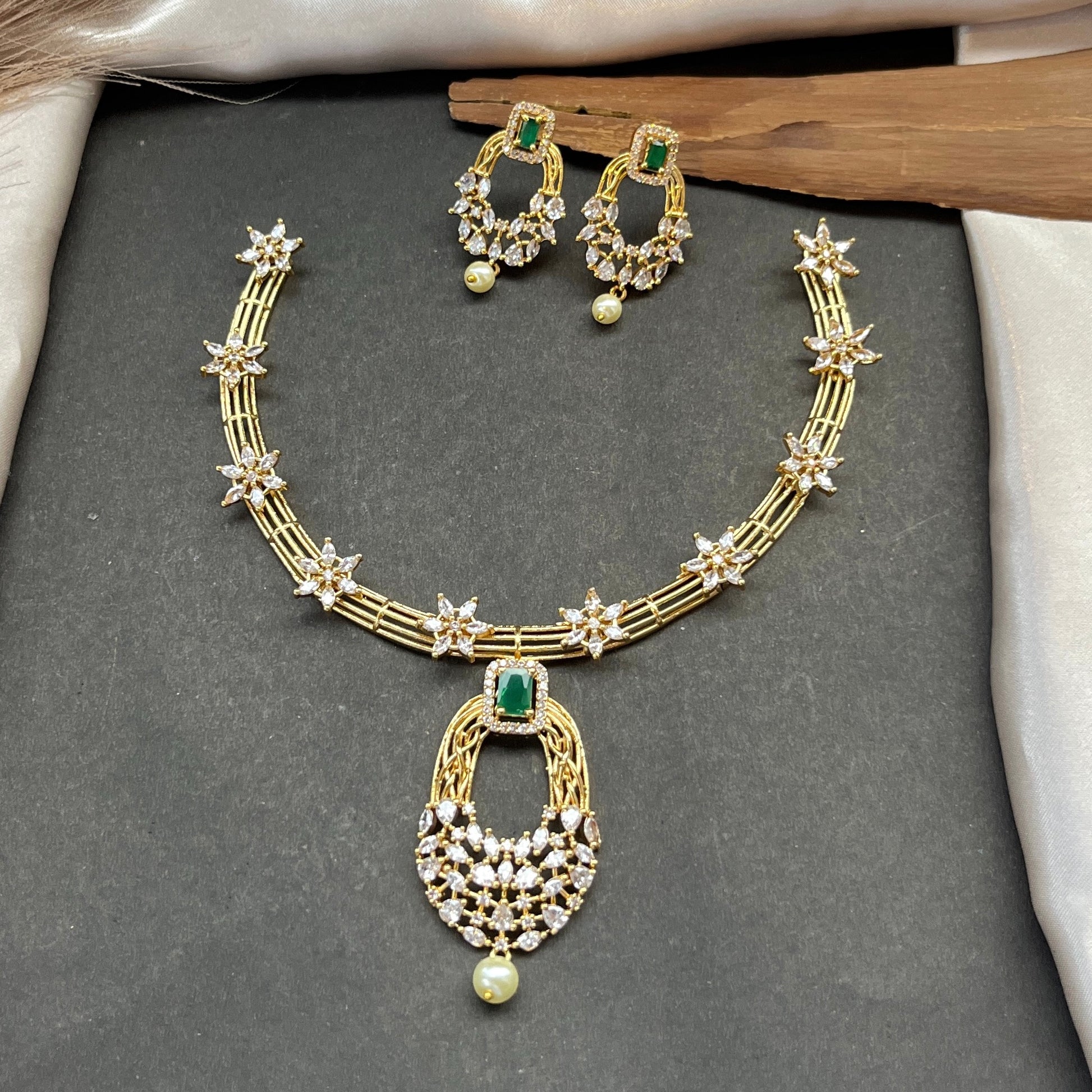 Gold look alike necklace set,Imitation jewelry,Artificial necklace set,Bridal / festive wear,Temple design / kundan / matte gold finish,Designer / traditional / ethnic