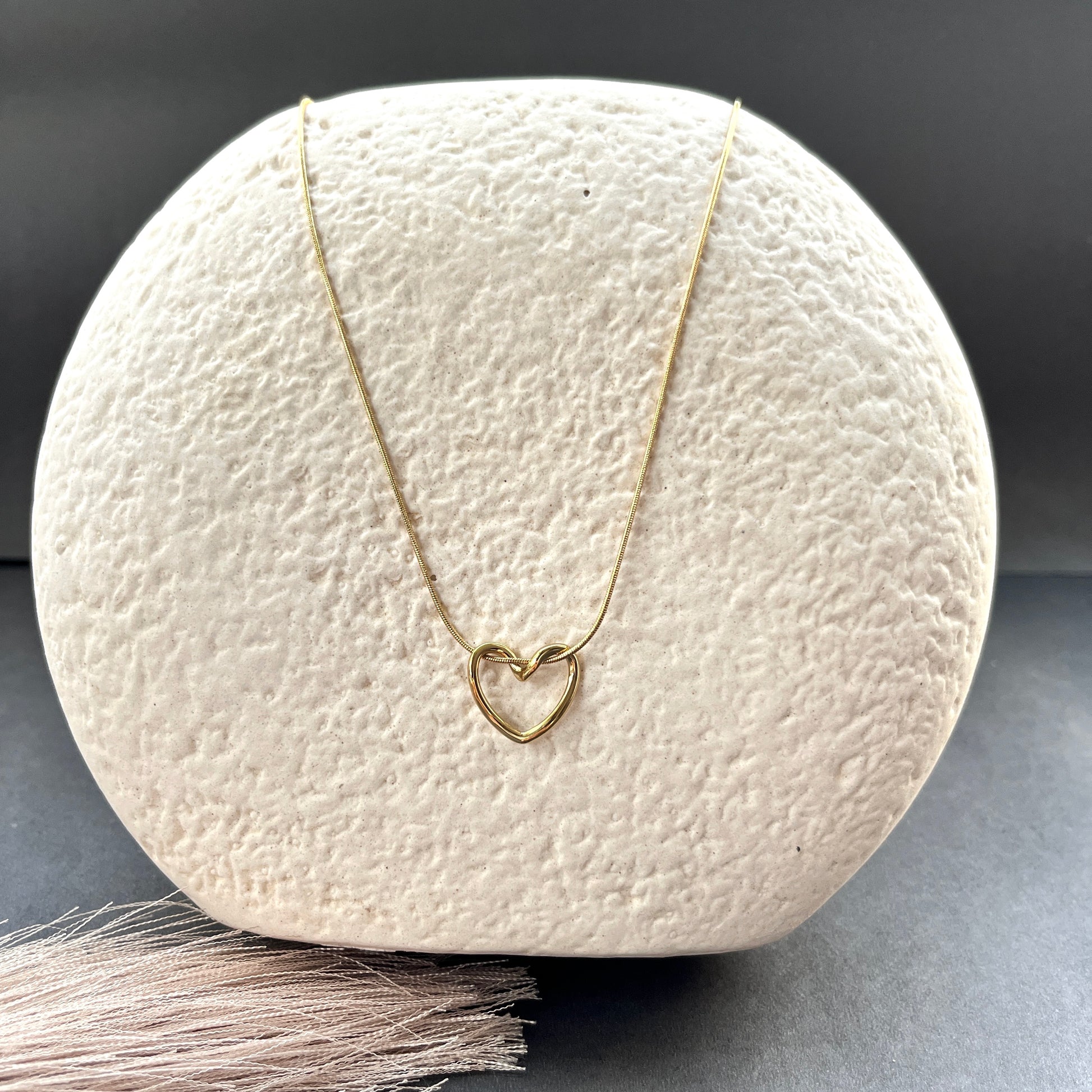18K gold plated minimalist necklace anti-tarnish daily wear jewelry for women,18K gold plated dainty bracelet ,anti-tarnish finish, perfect for office wear and casual looks